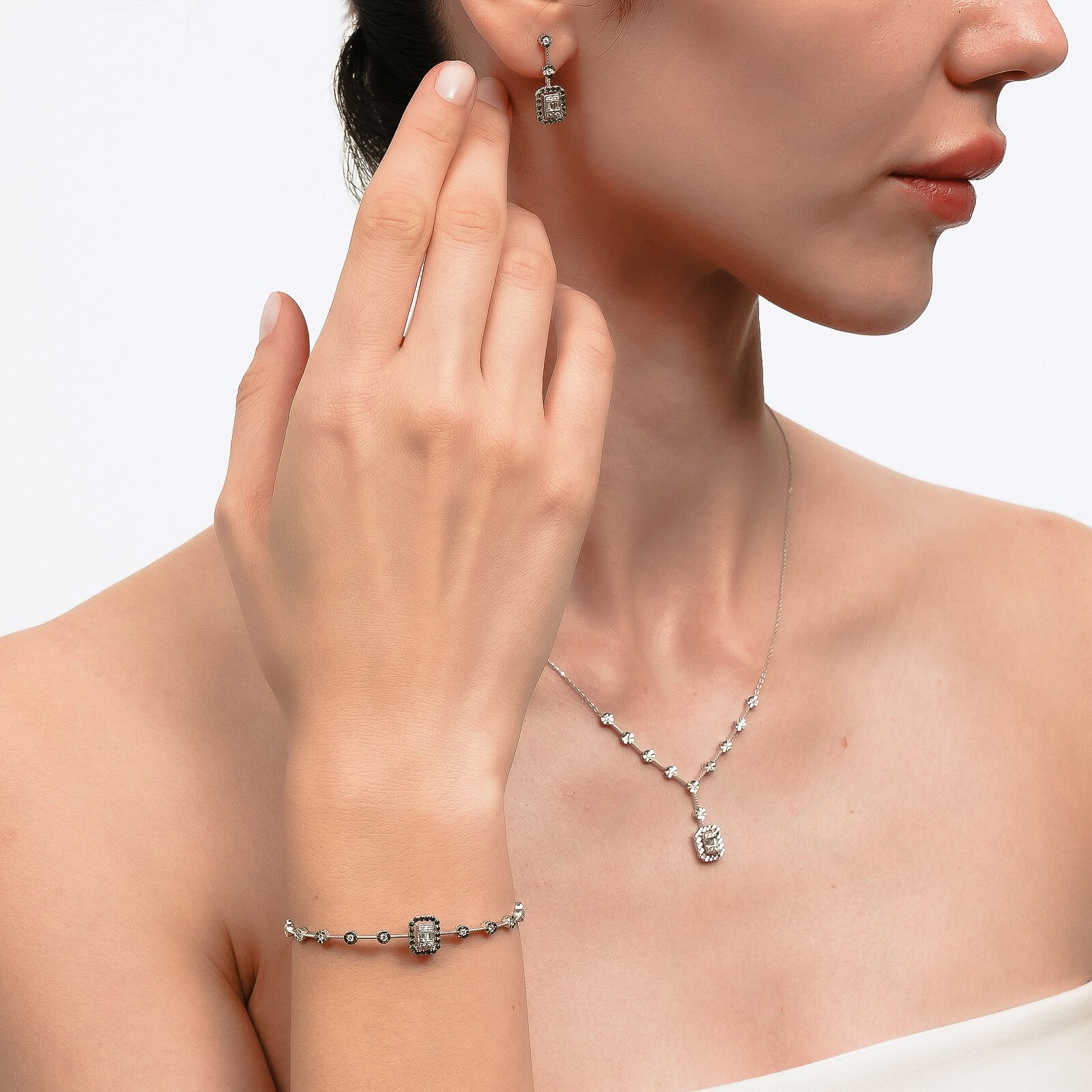 0,35 Karat Laboratuvar Pırlanta İllüzyon Baget Taşlı Bilezik