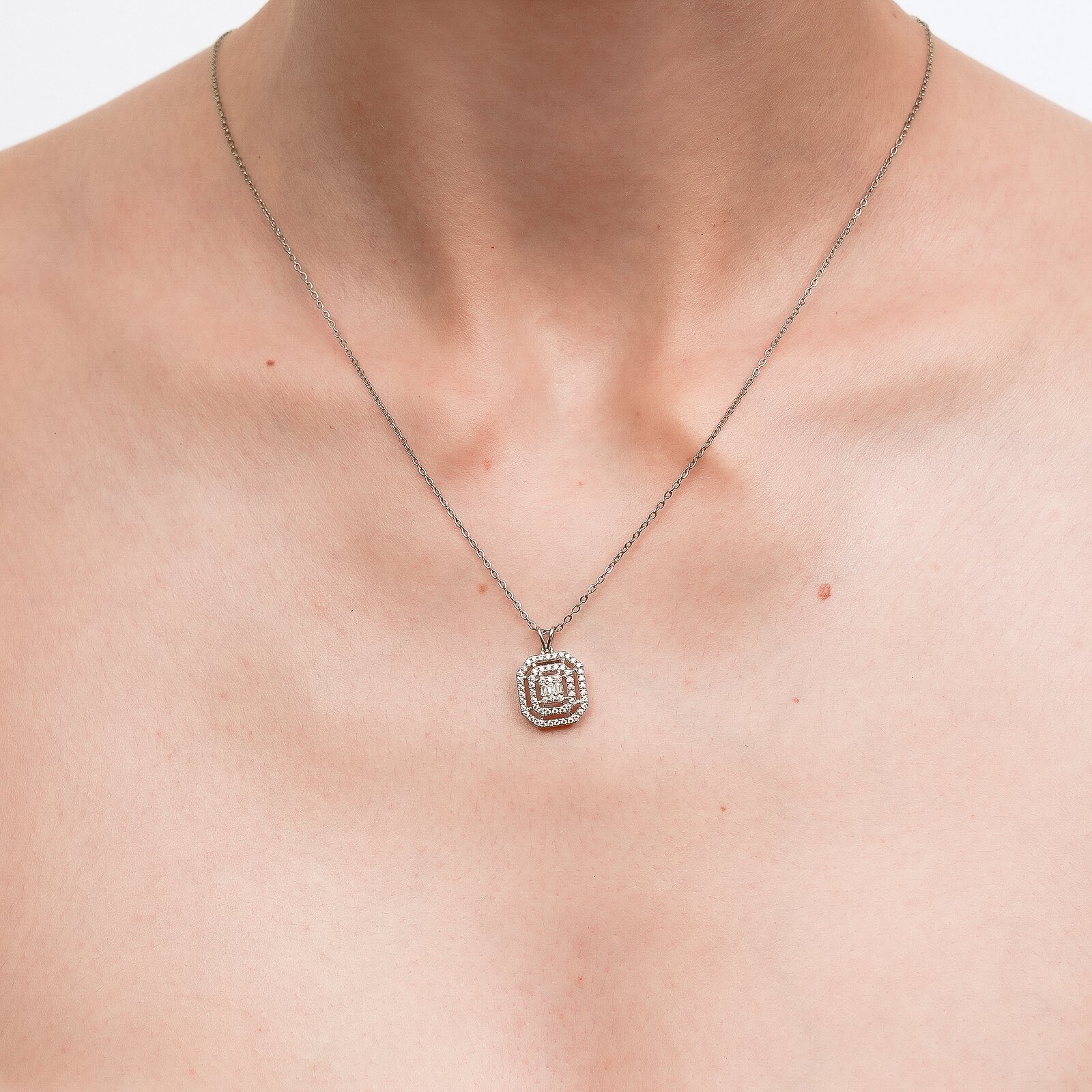 0,45 Karat Laboratuvar Pırlanta Baget Taşlı Kolye Ucu