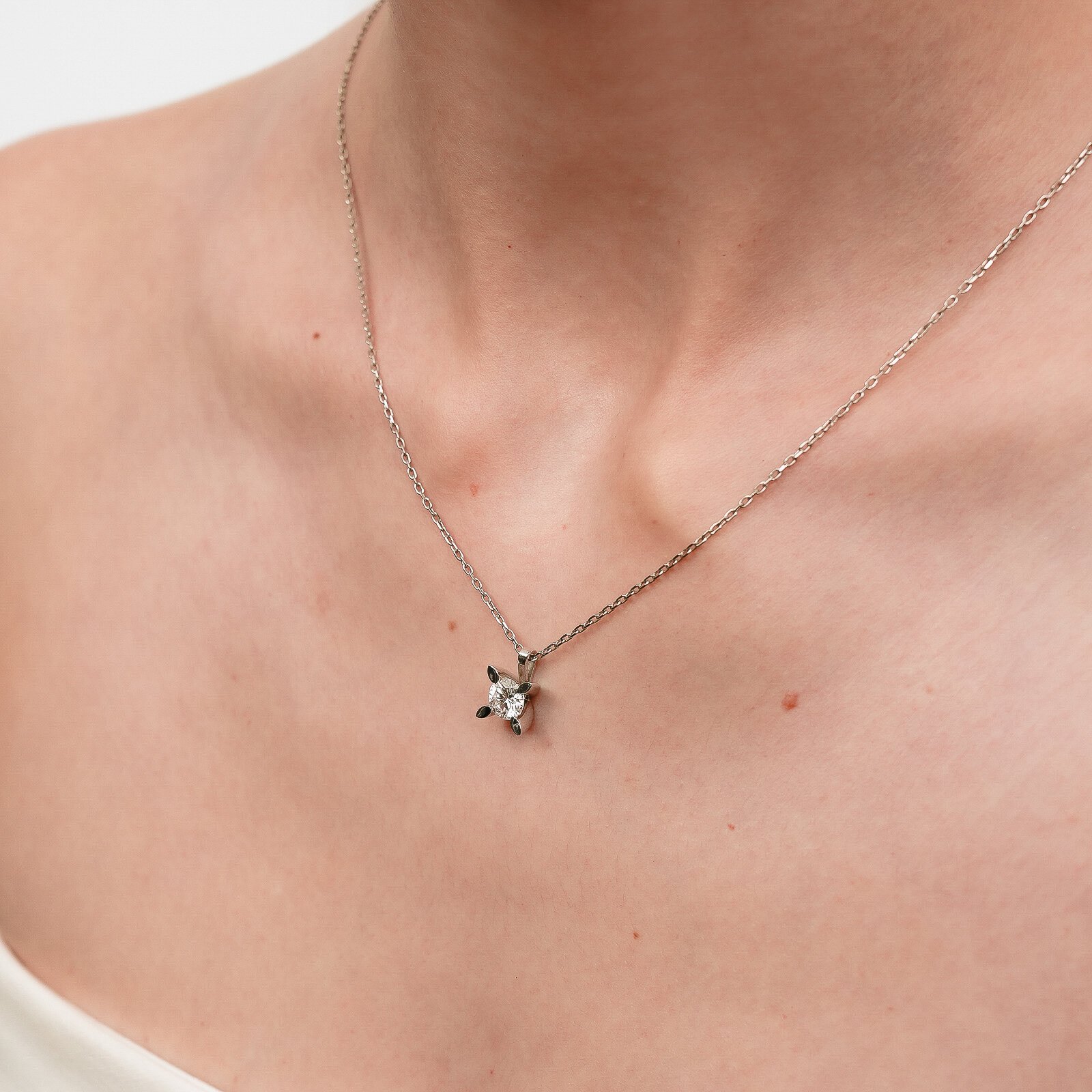 1,03 Karat Laboratuvar Pırlanta Tektaş Badem Tırnak Kolye Ucu