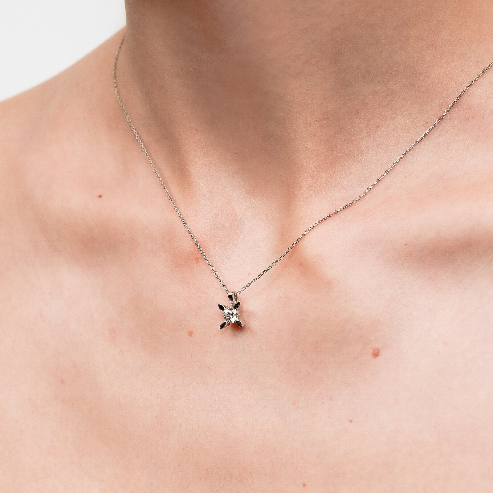 0,40 Karat Laboratuvar Pırlanta Tektaş Badem Tırnak Kolye Ucu