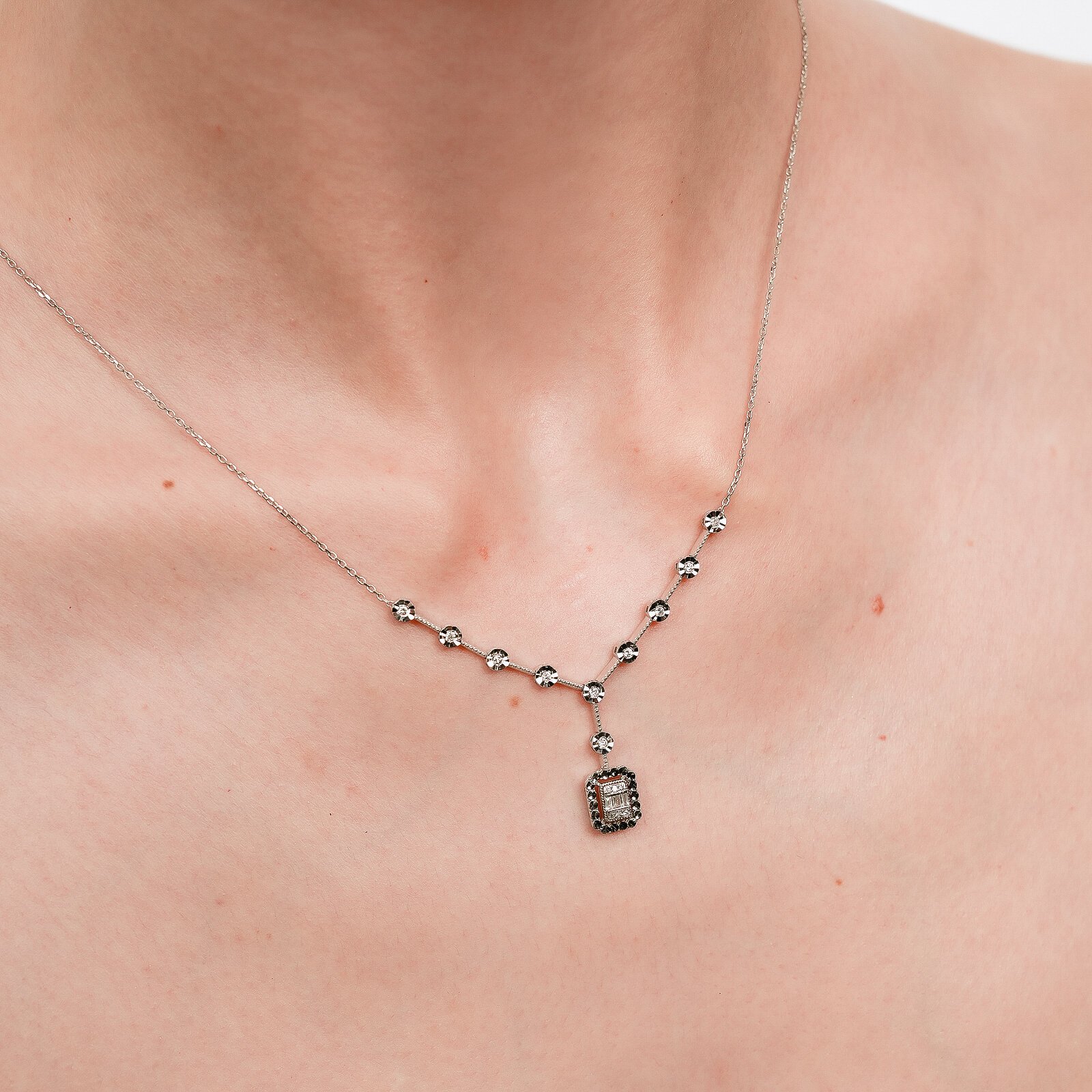 0,22 Karat Laboratuvar Pırlanta İllüzyon Baget Taşlı Kolye