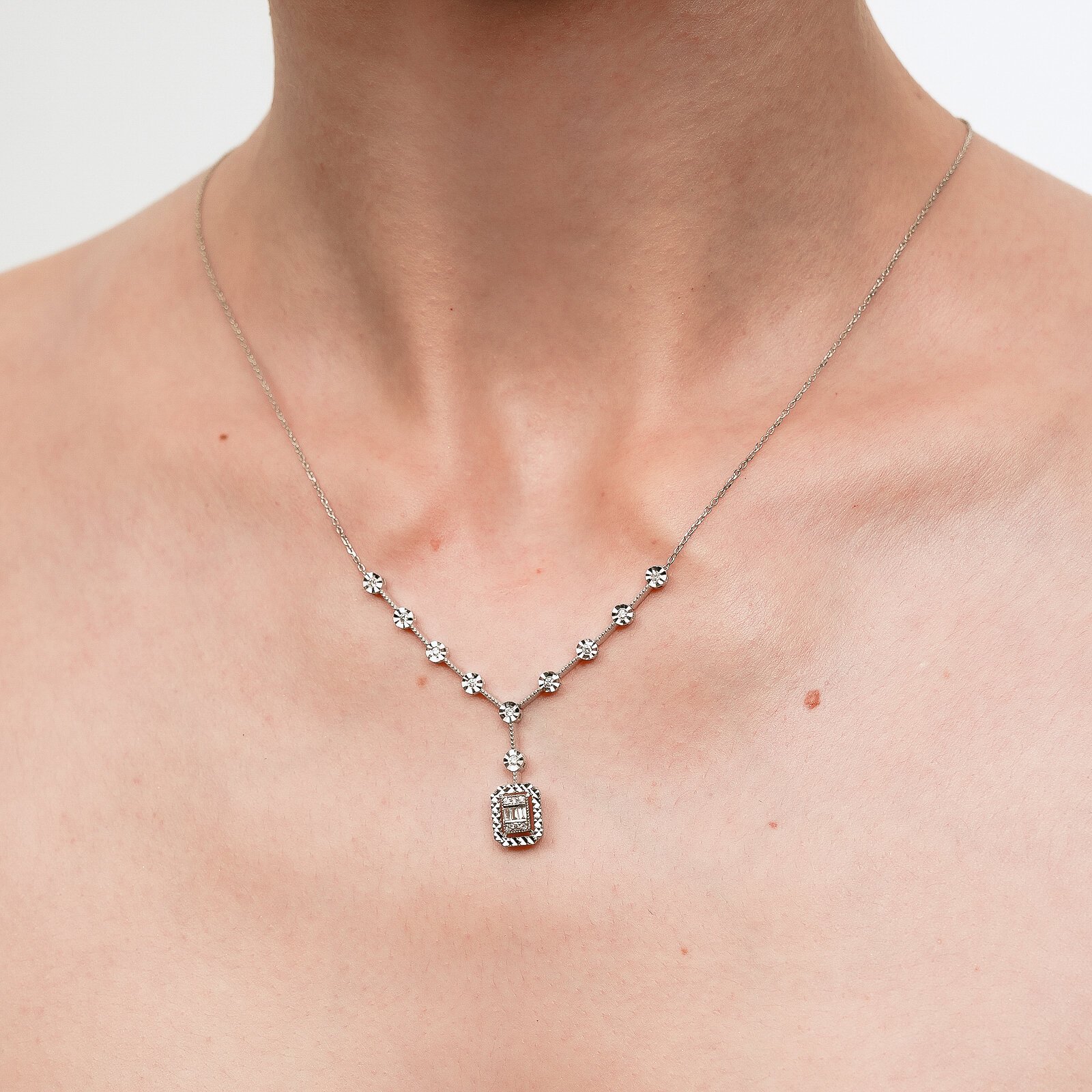 0,22 Karat Laboratuvar Pırlanta İllüzyon Baget Taşlı Kolye