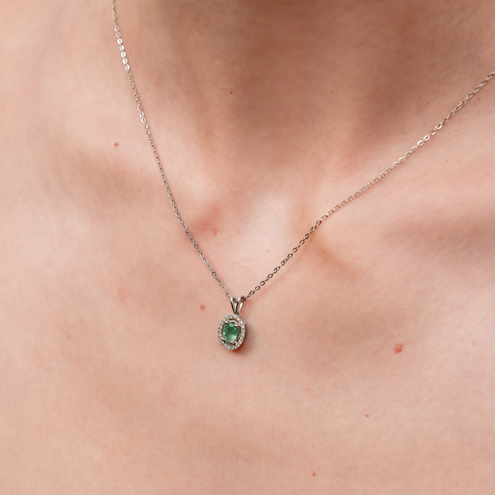 0,49 Karat Zümrüt Laboratuvar Pırlanta Taşlı Kolye Ucu