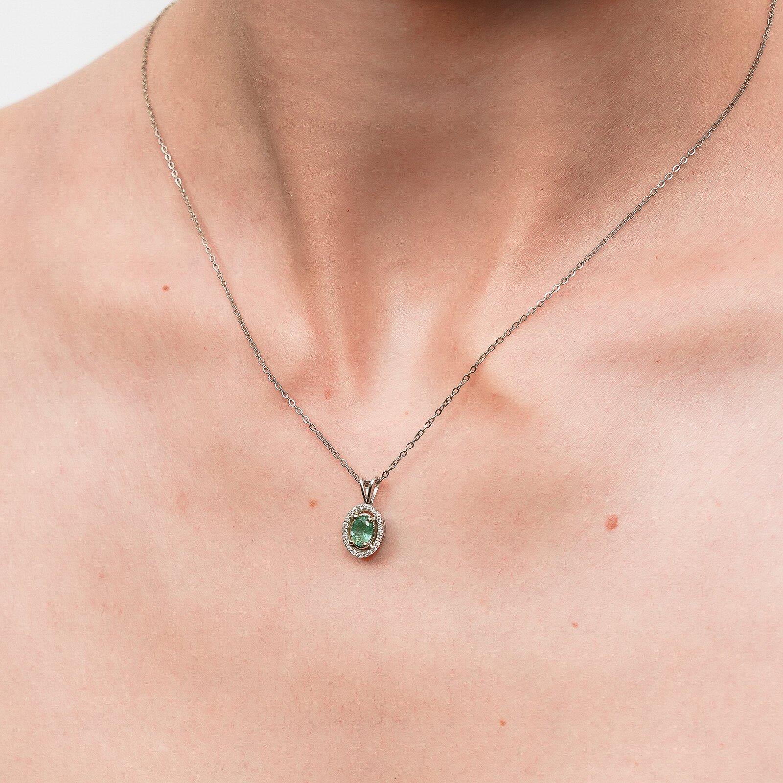 0,49 Karat Zümrüt Laboratuvar Pırlanta Taşlı Kolye Ucu