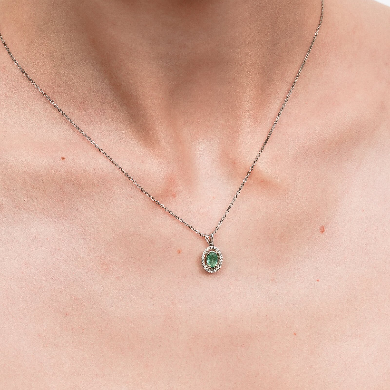 0,49 Karat Zümrüt Laboratuvar Pırlanta Taşlı Kolye Ucu