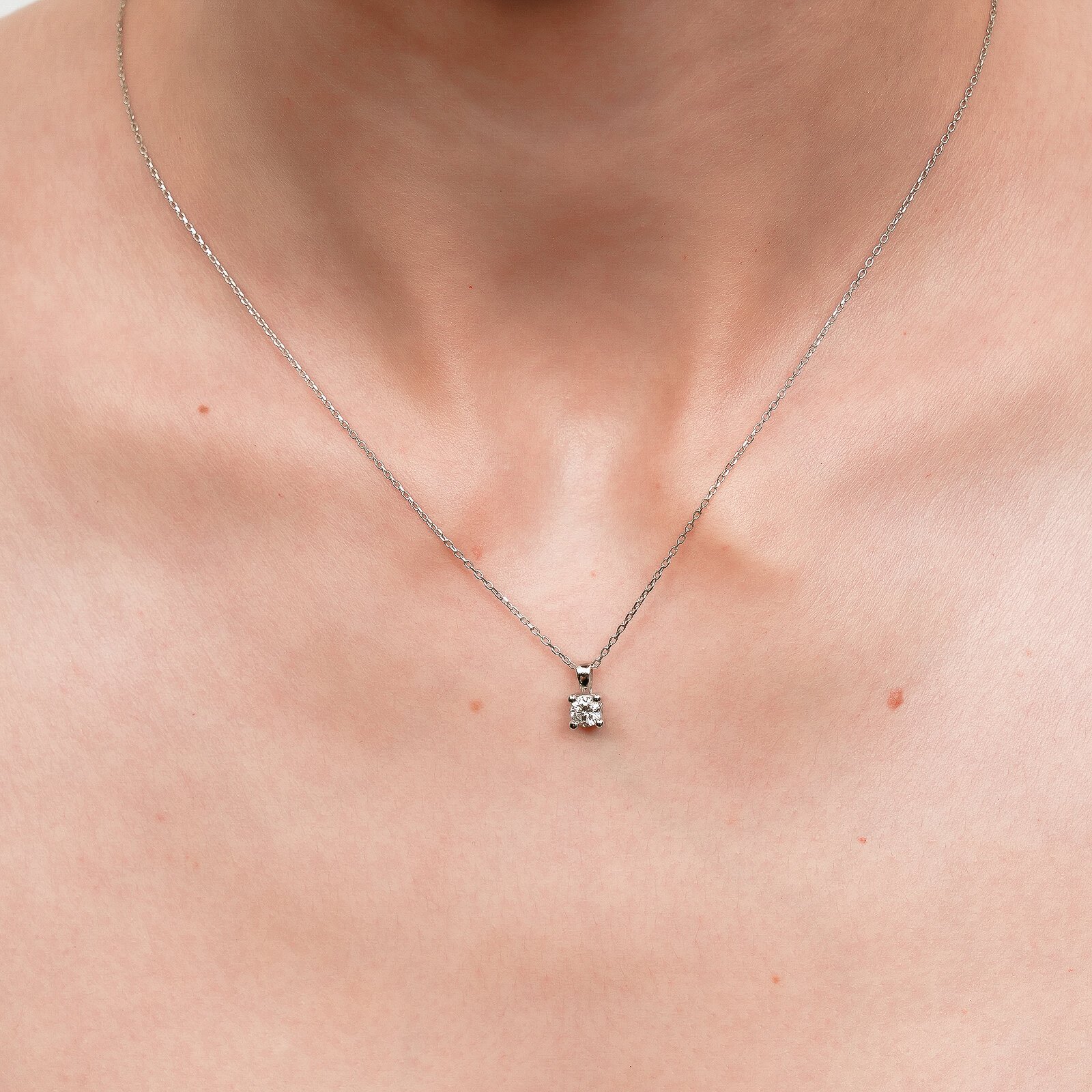 0,65 Karat Laboratuvar Pırlanta İnce Tırnak Tektaş Kolye Ucu