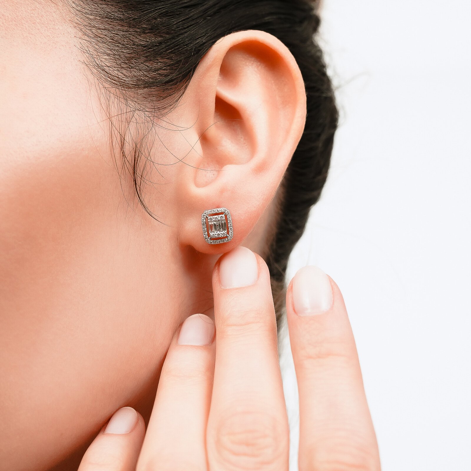 0,58 Karat Laboratuvar Pırlanta Baget Taşlı Küpe