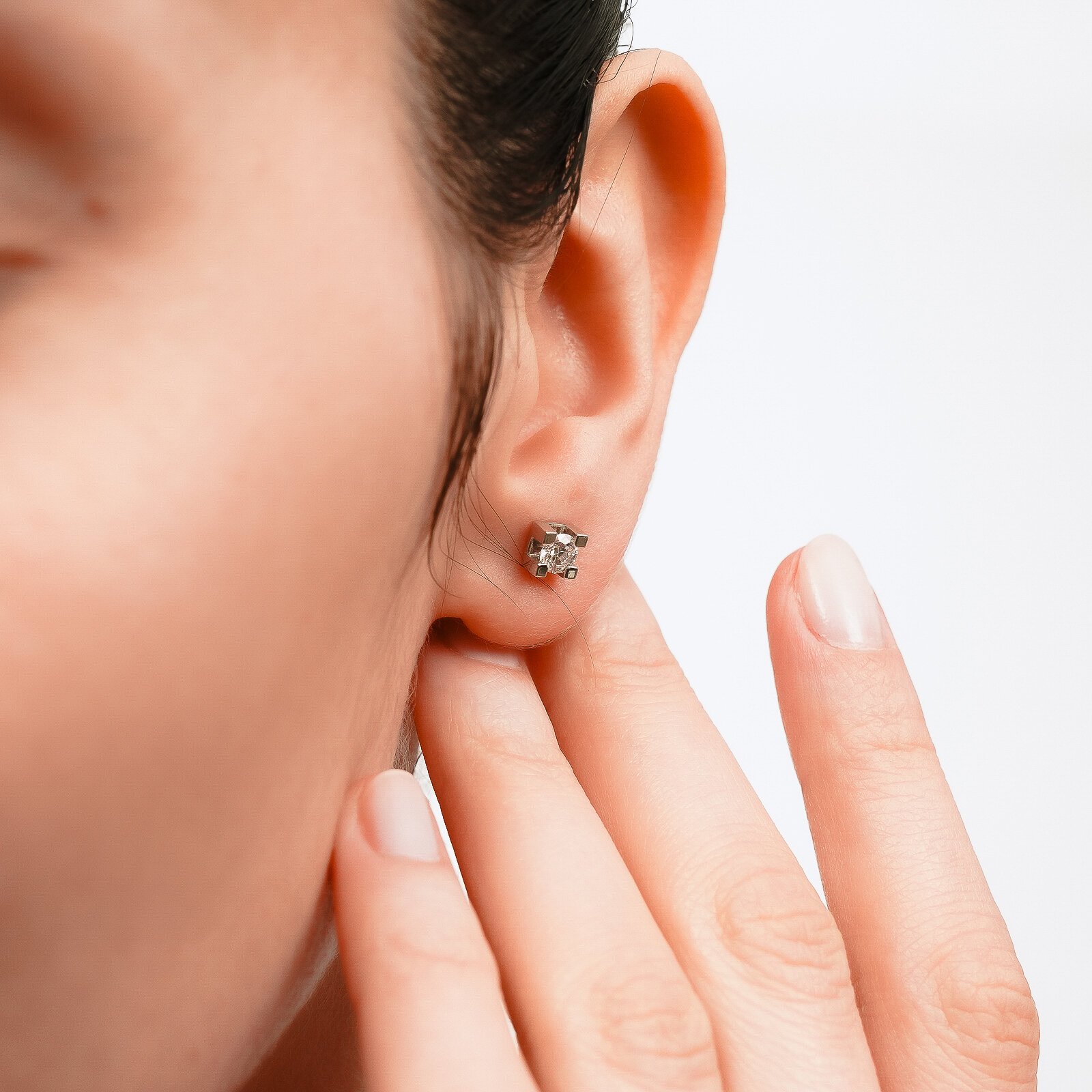 0,39 Karat Laboratuvar Pırlanta Kalın Tırnak Tektaş Küpe