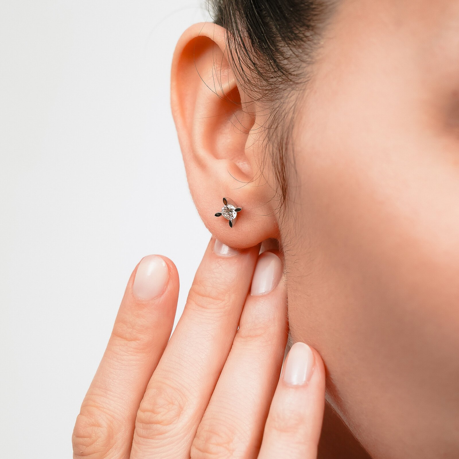 0,58 Karat Laboratuvar Pırlanta Badem Tırnak Tektaş Küpe