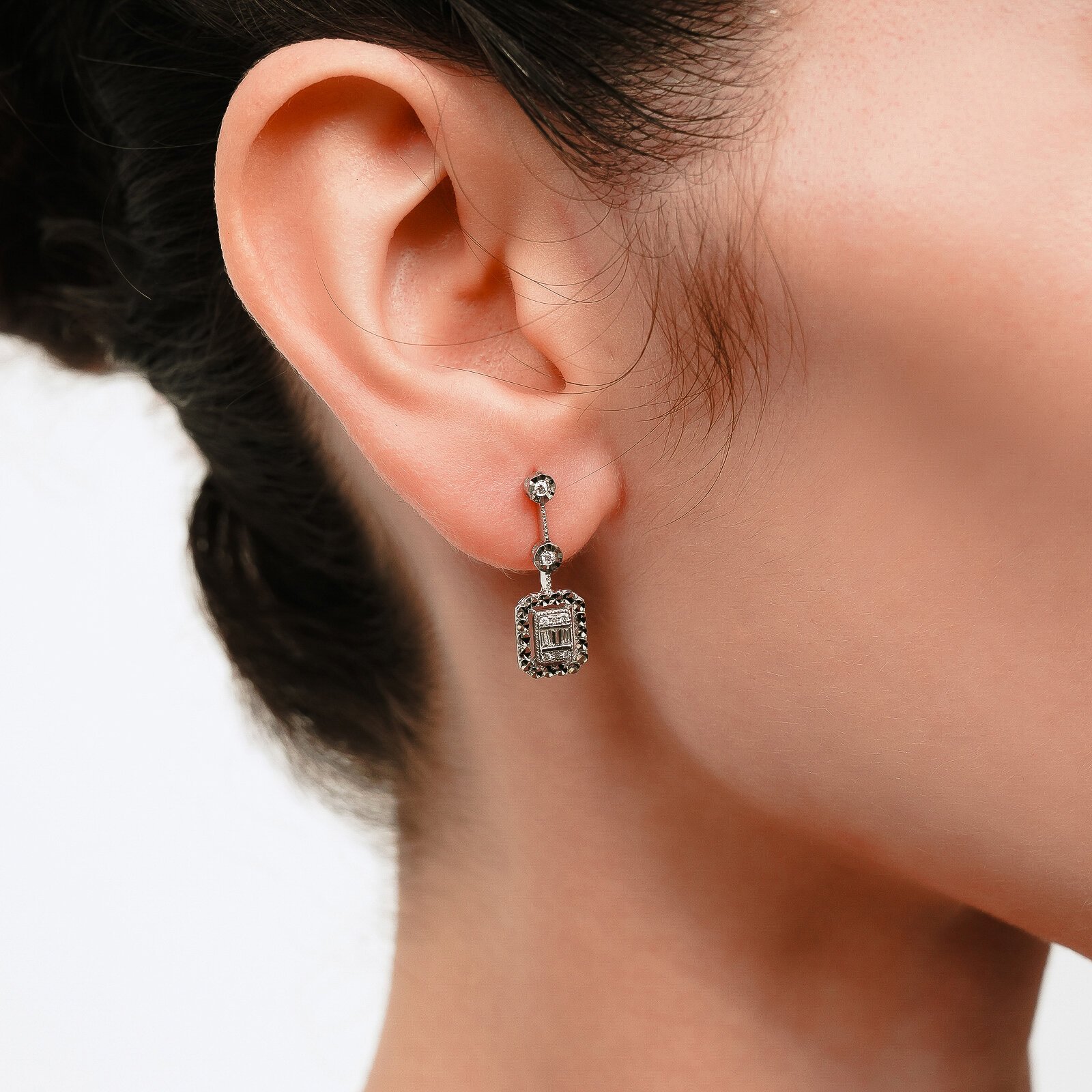 0,23 Karat Laboratuvar Pırlanta İllüzyon Baget Taşlı Küpe