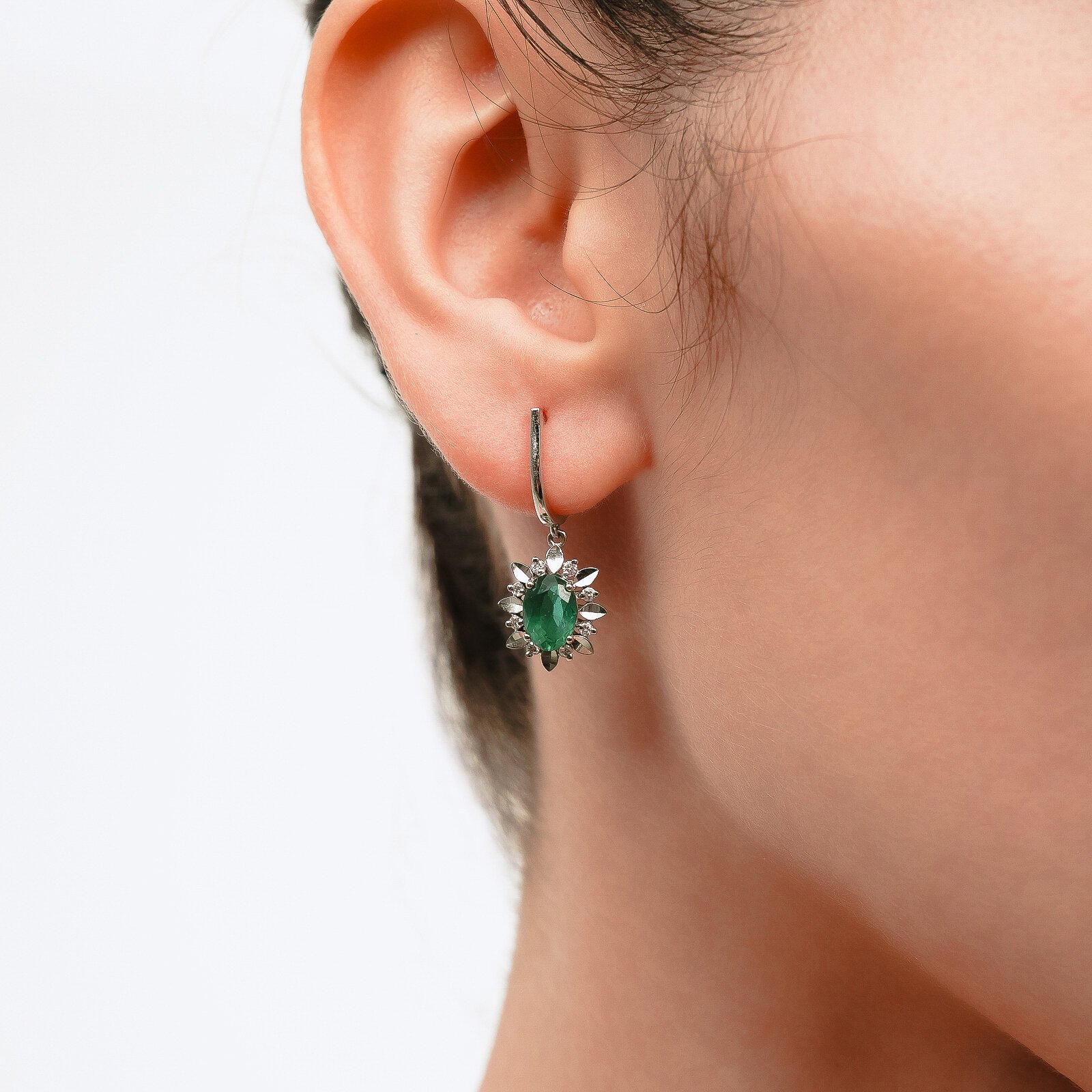 3,14 Karat Zümrüt Laboratuvar Pırlanta Taşlı Sallantı Küpe