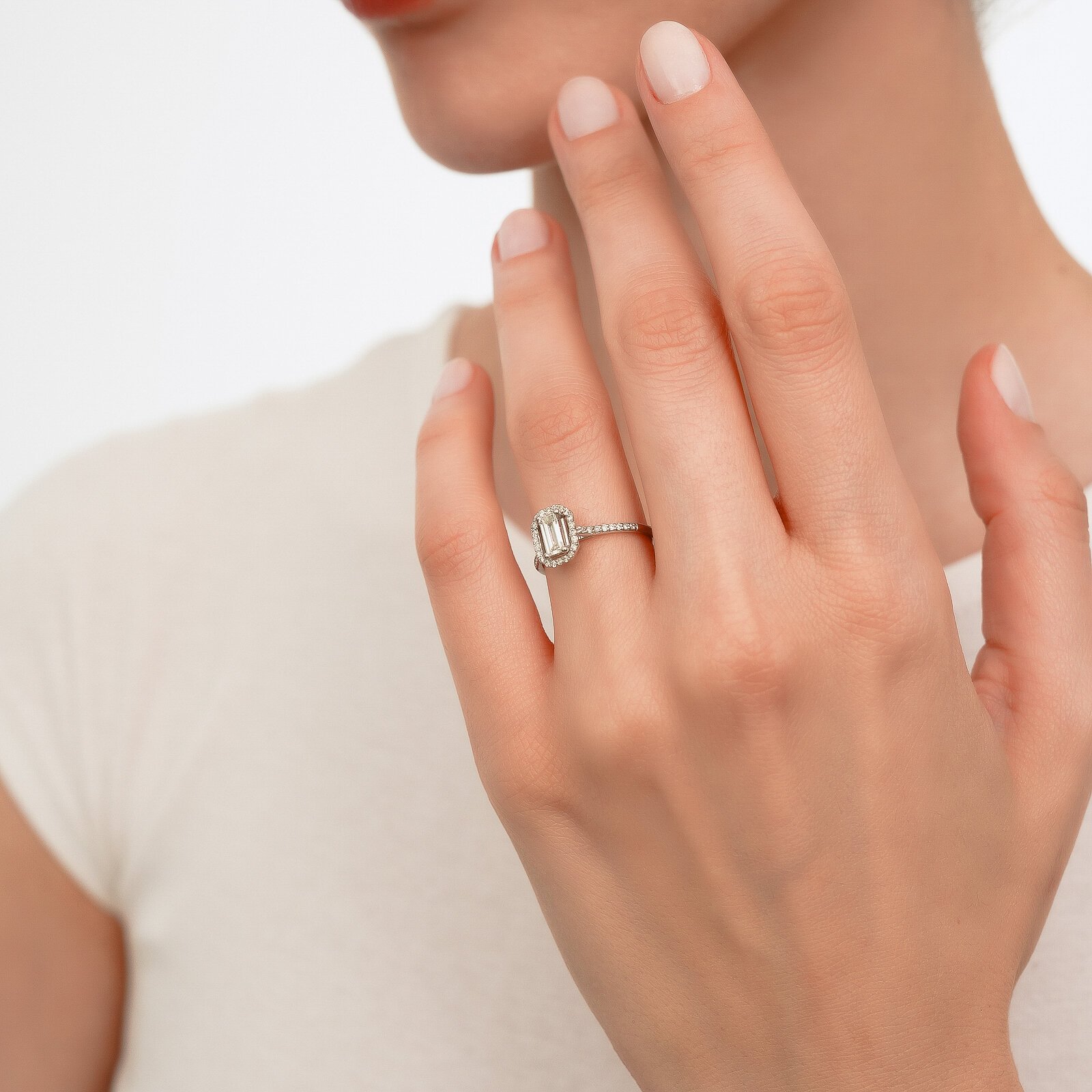 0,54 Karat Laboratuvar Pırlanta Baget Taşlı Tektaş Yüzük