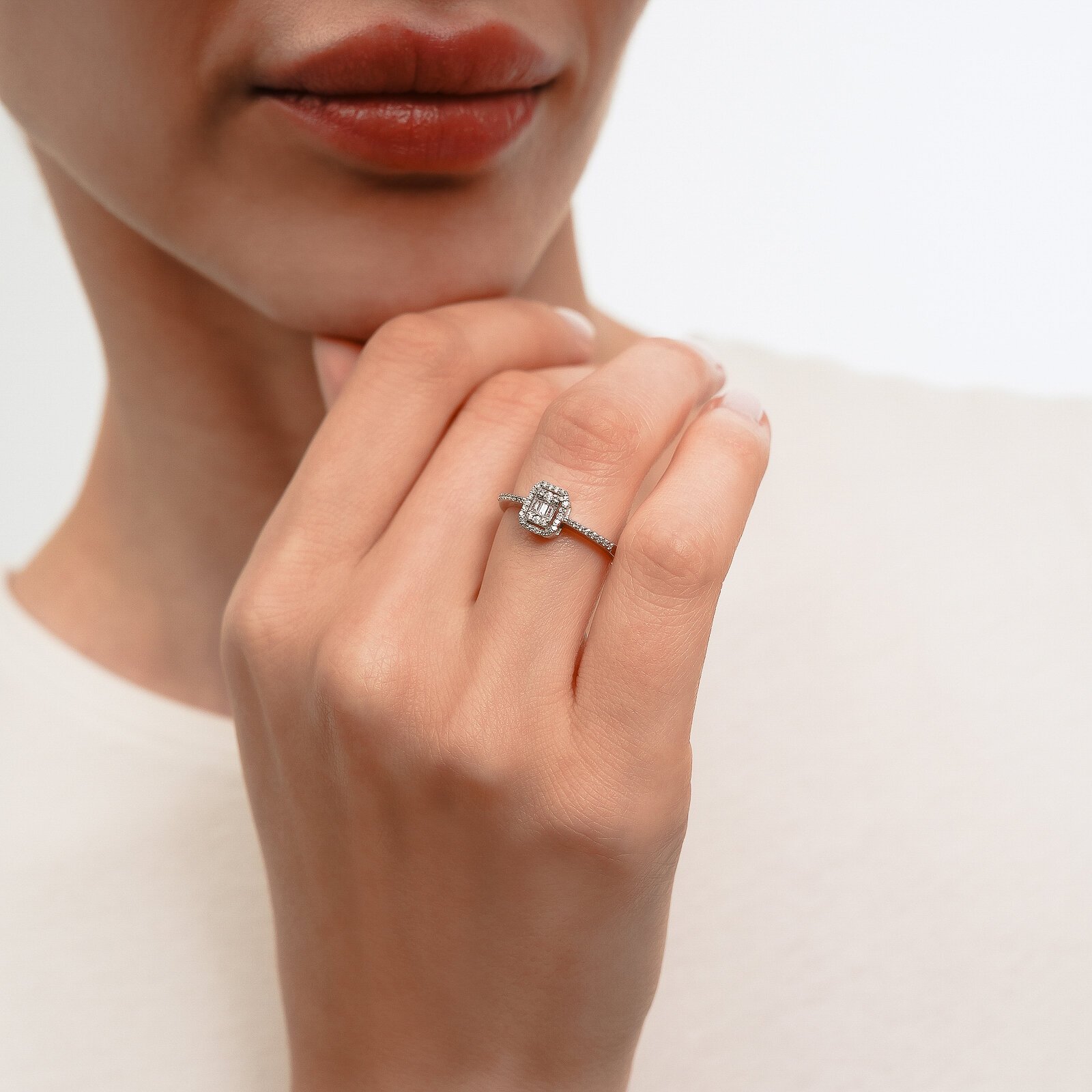 0,30 Karat Laboratuvar Pırlanta Baget Taşlı Yüzük