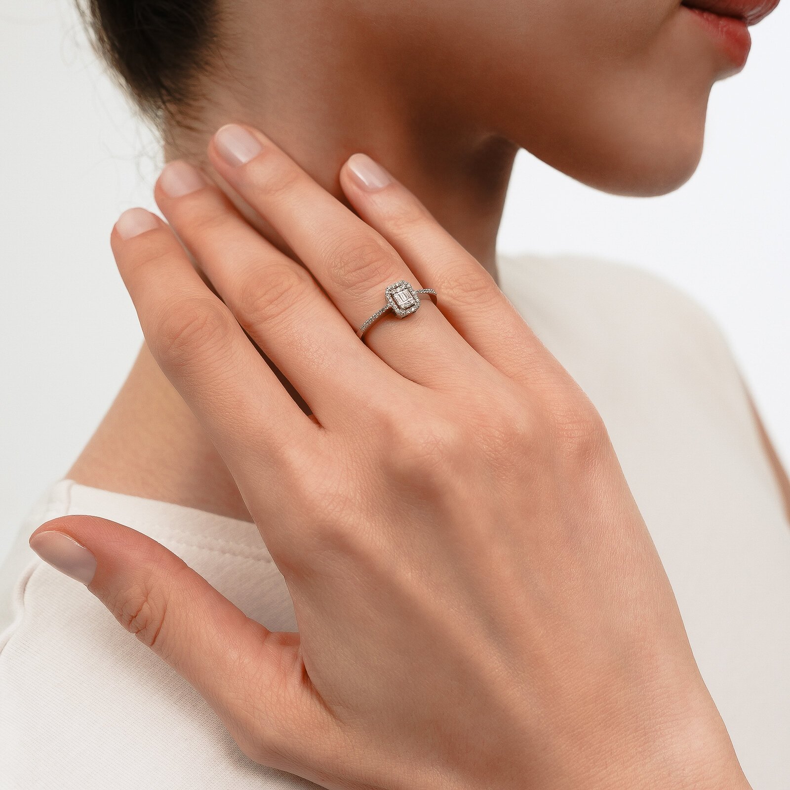 0,30 Karat Laboratuvar Pırlanta Baget Taşlı Yüzük