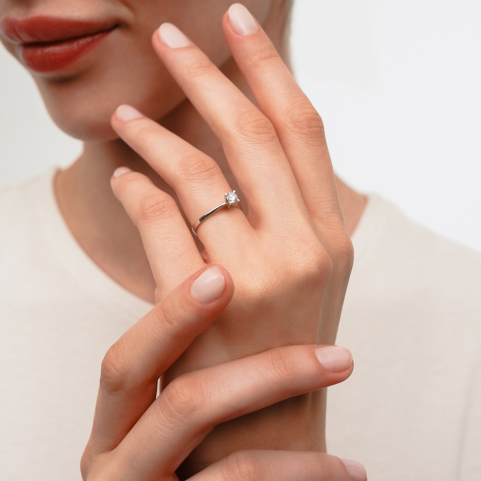 0,23 Karat Laboratuvar Pırlanta V Tektaş Yüzük