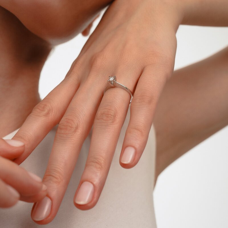 0,15 Karat Laboratuvar Pırlanta Badem Tırnak Tektaş Yüzük