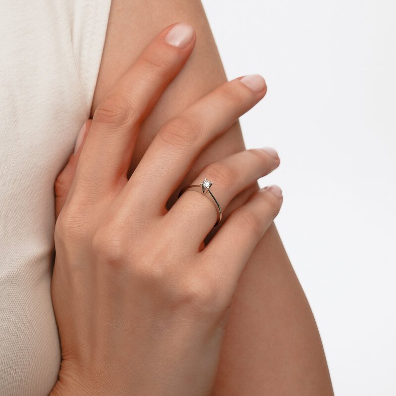 0,12 Karat Laboratuvar Pırlanta V Tektaş Yüzük