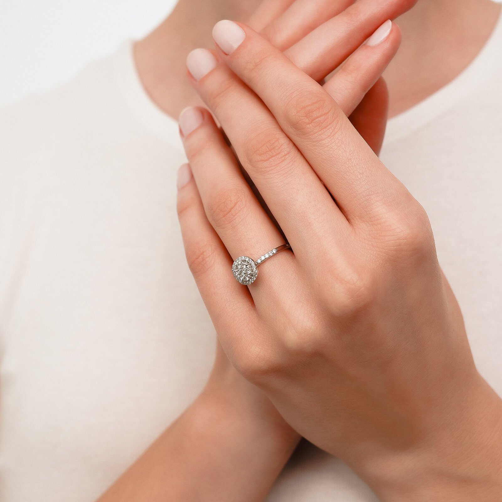 0,60 Karat Laboratuvar Pırlanta Pave Taşlı Yüzük