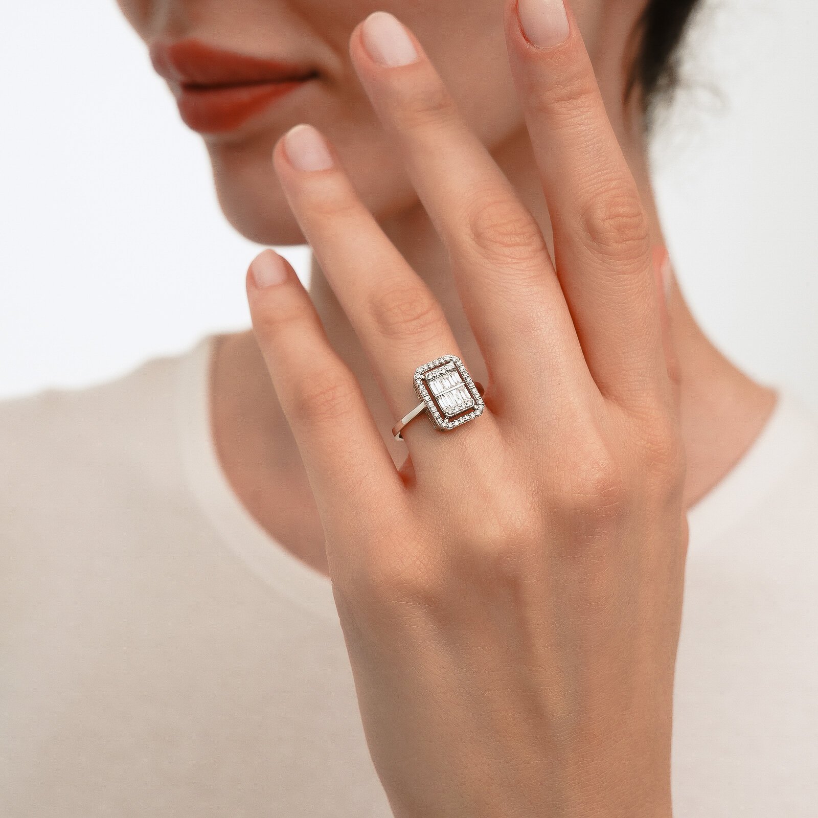 0,55 Karat Laboratuvar Pırlanta Baget Taşlı Yüzük