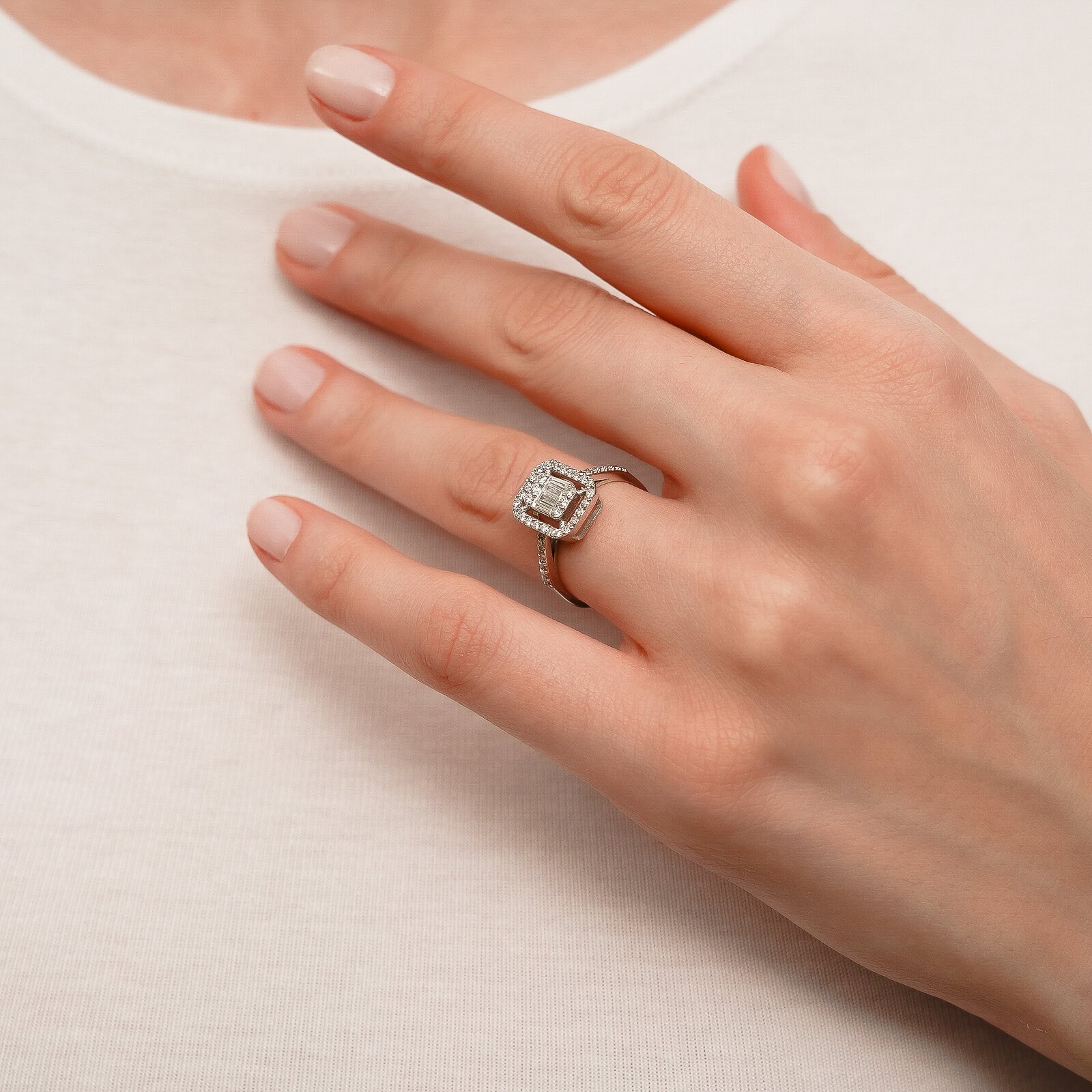 0,60 Karat Laboratuvar Pırlanta Baget Taşlı Yüzük