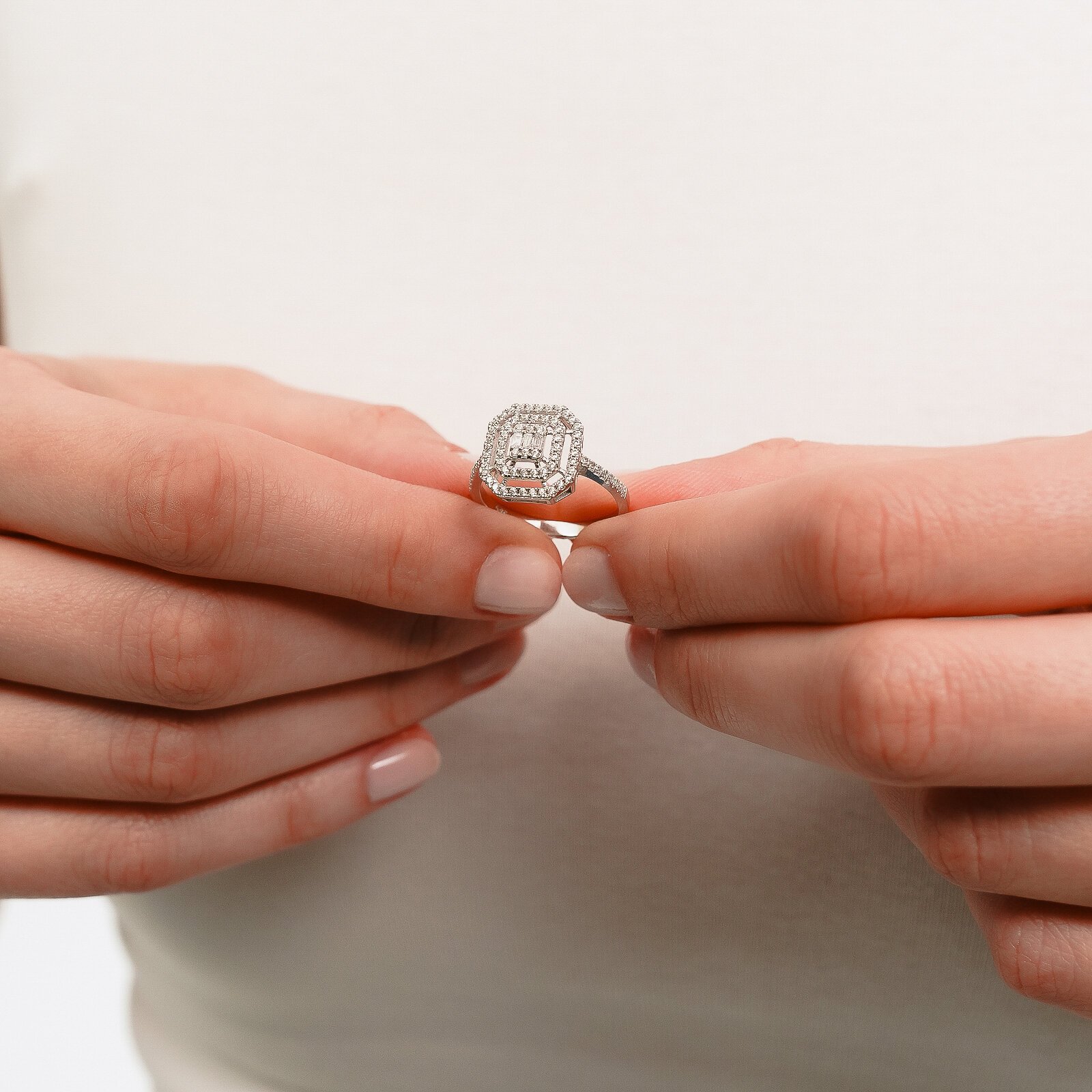 0,49 Karat  Laboratuvar Pırlanta Baget Taşlı Yüzük