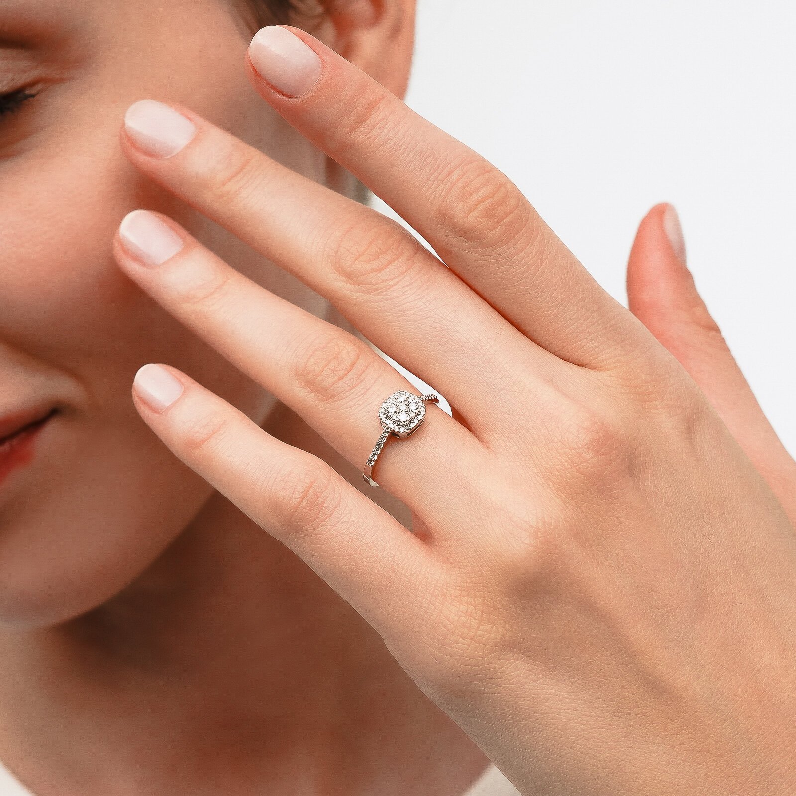 0,40 Karat Laboratuvar Pırlanta Pave Taşlı Yüzük