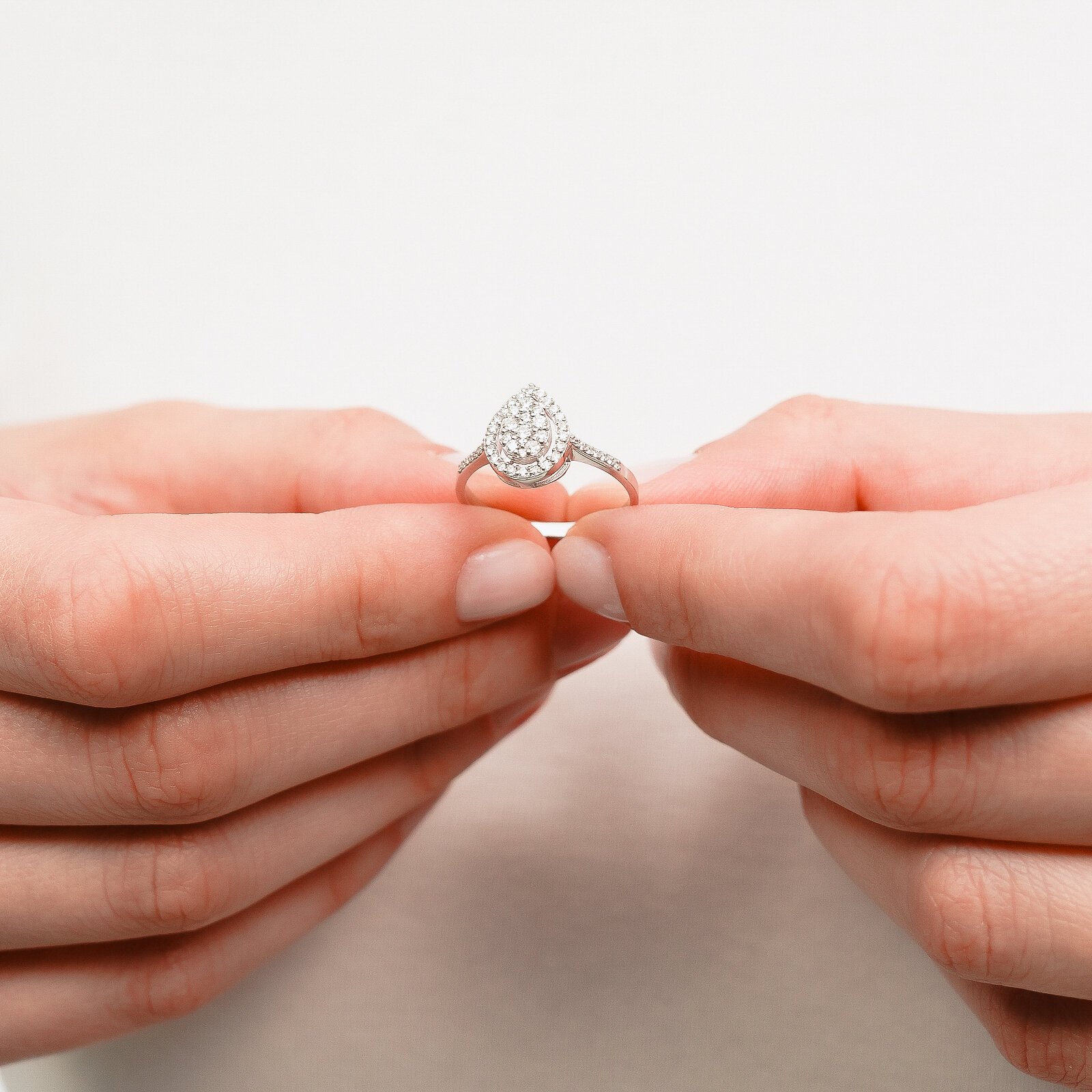 0,38 Karat Laboratuvar Pırlanta Damla Pave Taşlı Yüzük 