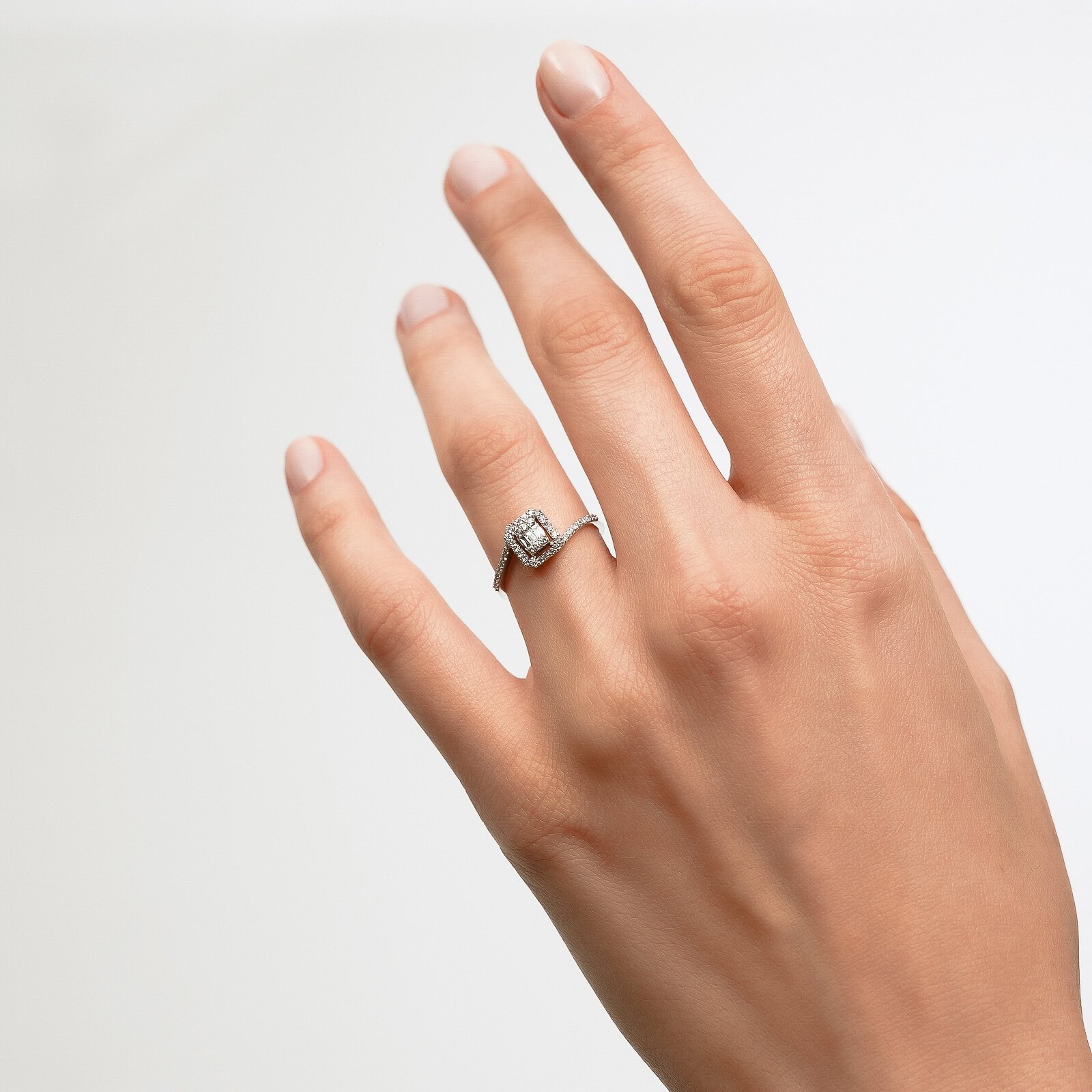 0,42 Karat Laboratuvar Pırlanta Baget Taşlı Yüzük