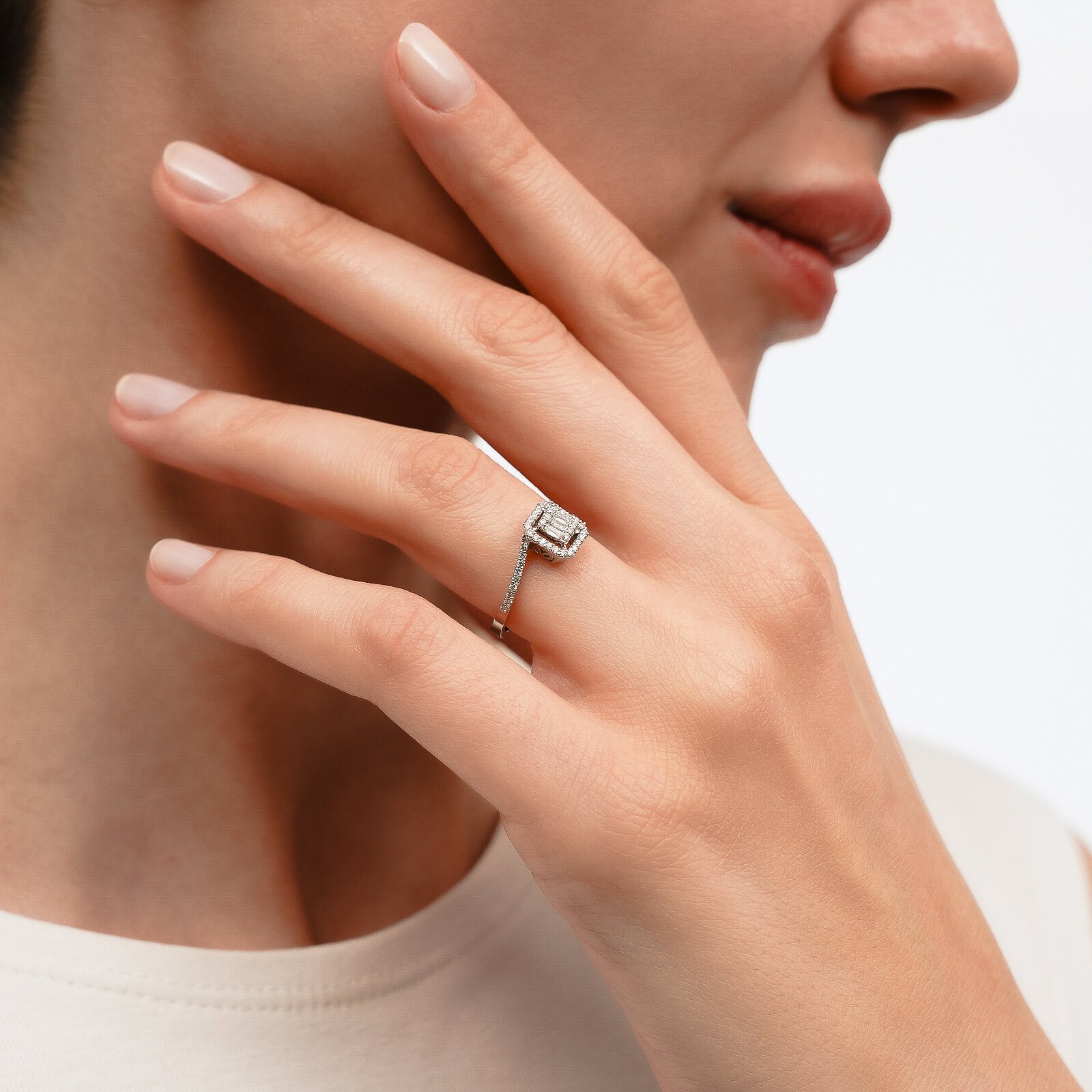 0,42 Karat Laboratuvar Pırlanta Baget Taşlı Yüzük