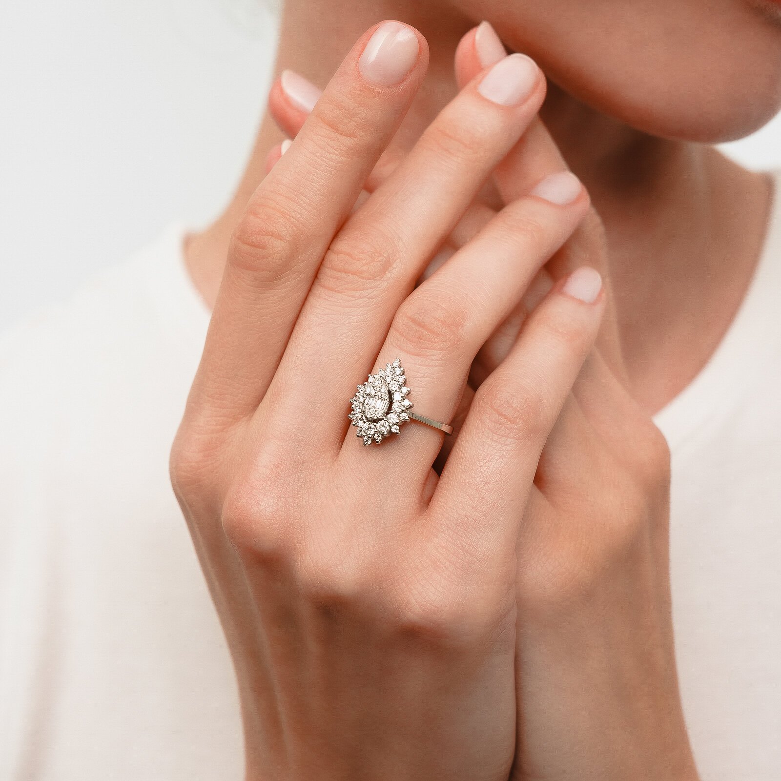 0,90 Karat Laboratuvar Pırlanta Damla Baget Taşlı Yüzük