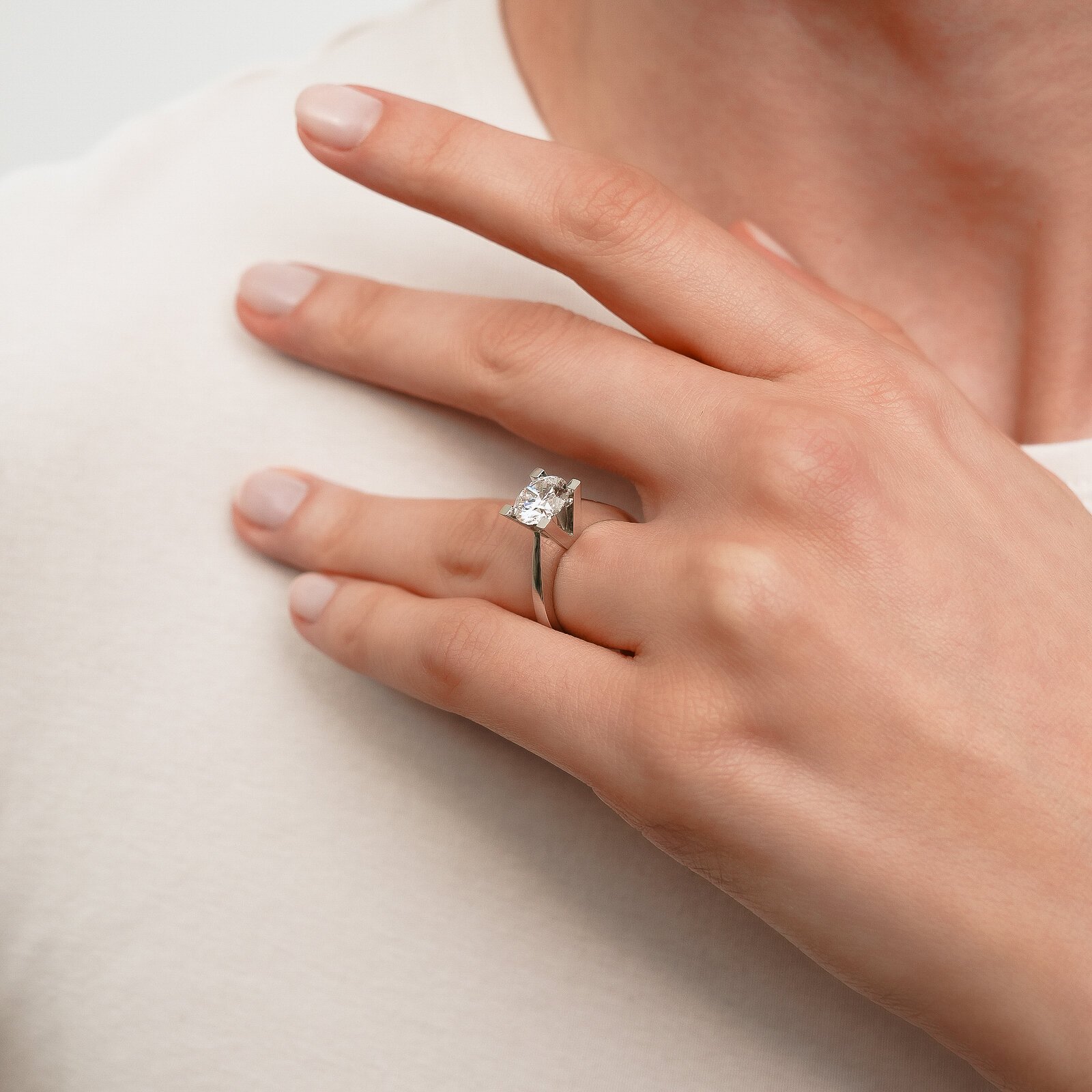 2,03 Karat Laboratuvar Pırlanta Kalın Tırnak Tektaş Yüzük