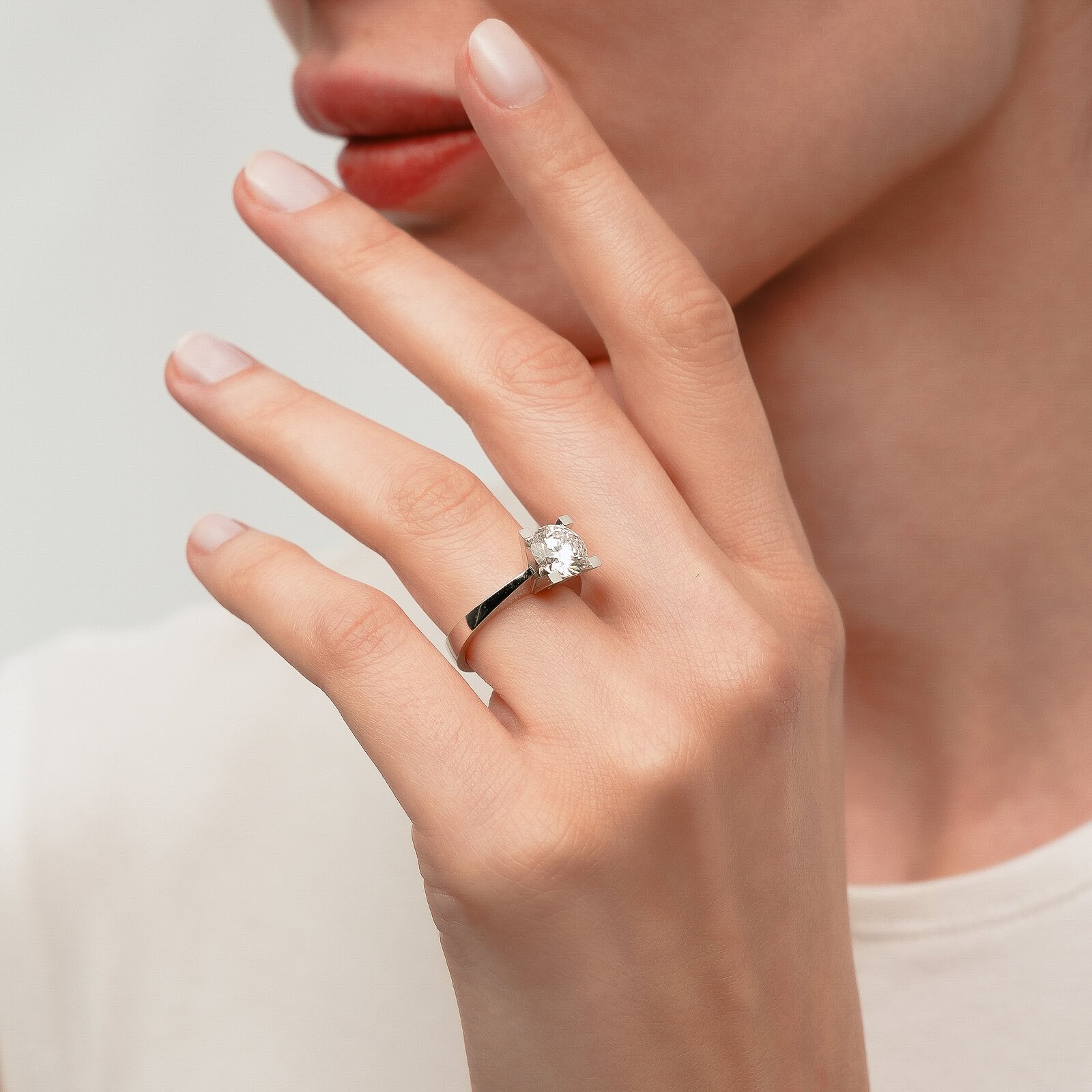 2,03 Karat Laboratuvar Pırlanta Kalın Tırnak Tektaş Yüzük