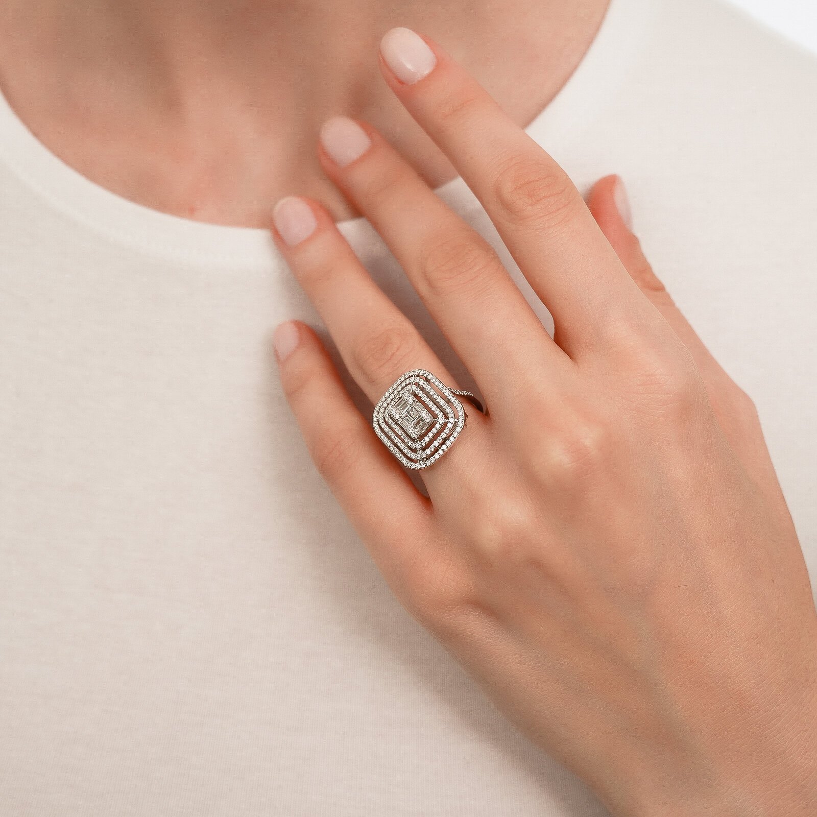 1,27 Karat Laboratuvar Pırlanta Baget Taşlı Yüzük