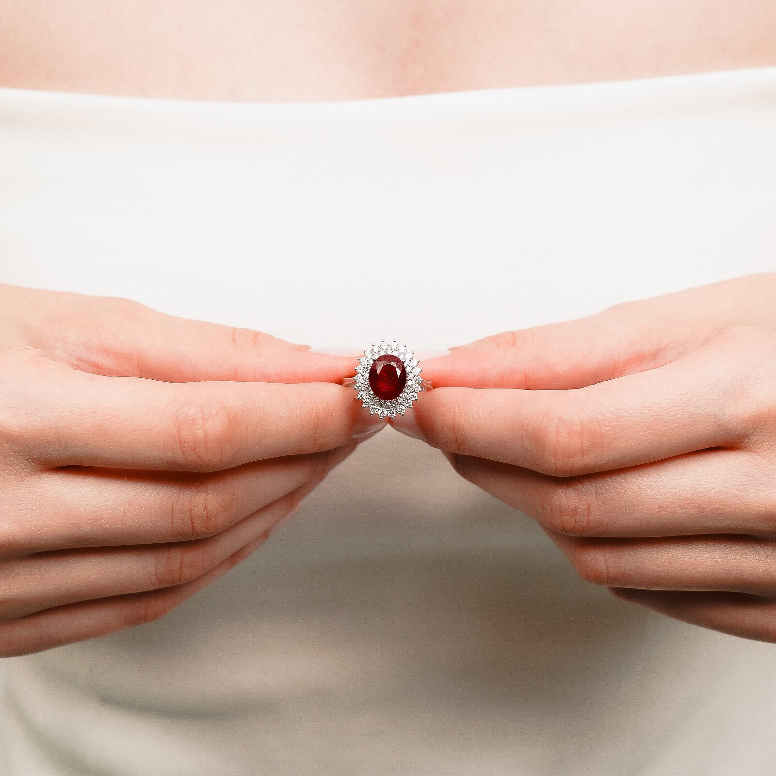 4,50 Karat Ruby Laboratuvar Pırlanta Anturaj Yüzük