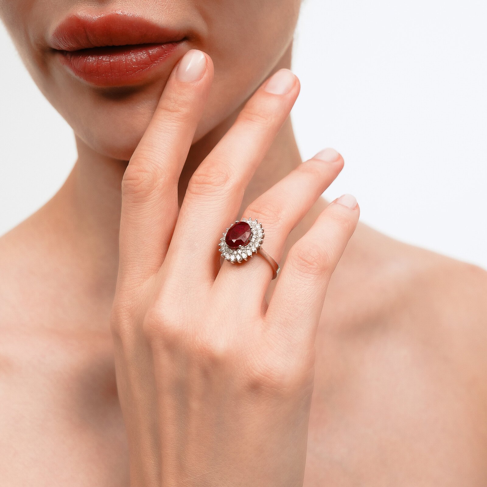 4,50 Karat Ruby Laboratuvar Pırlanta Anturaj Yüzük