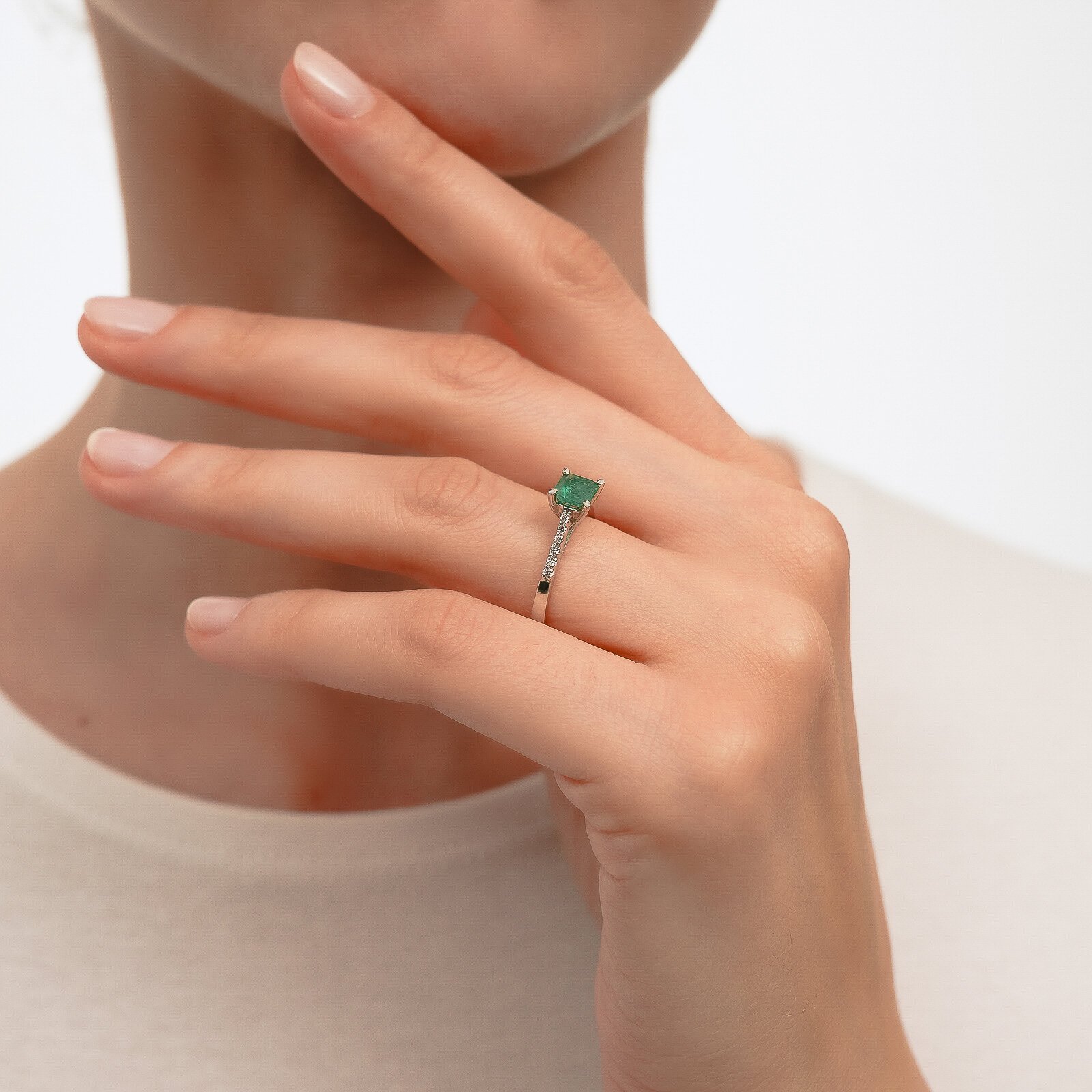 0,67 Karat Zümrüt Laboratuvar Pırlanta Taşlı Yüzük