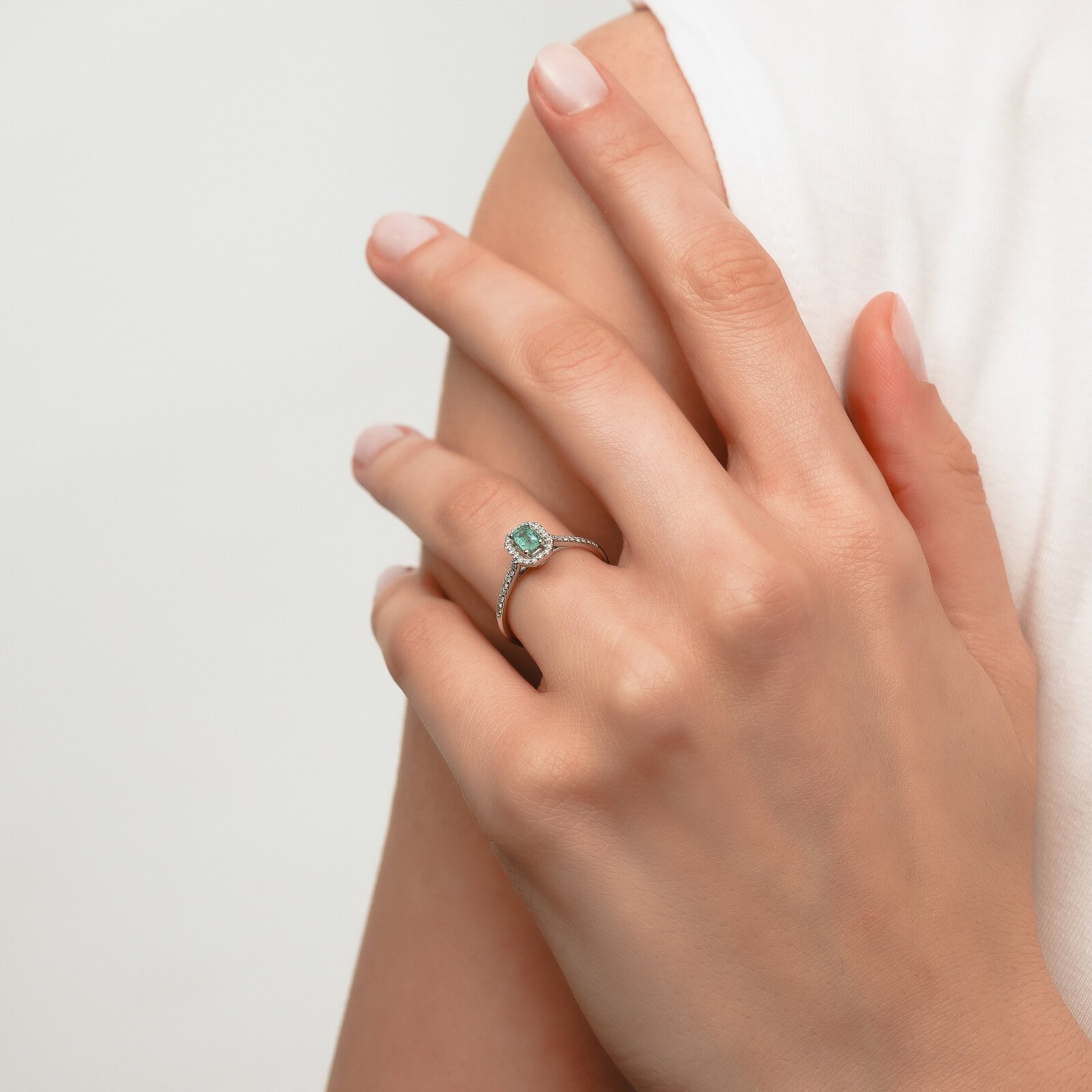 0,56 Karat Zümrüt Laboratuvar Pırlanta Taşlı Yüzük