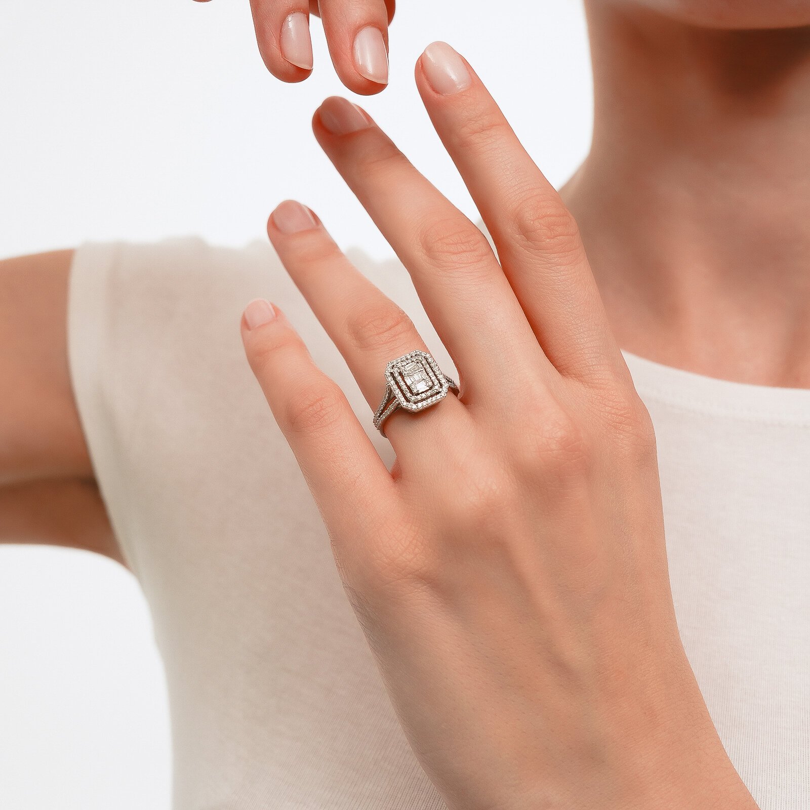 0,91 Karat Laboratuvar Pırlanta Baget Taşlı Yüzük