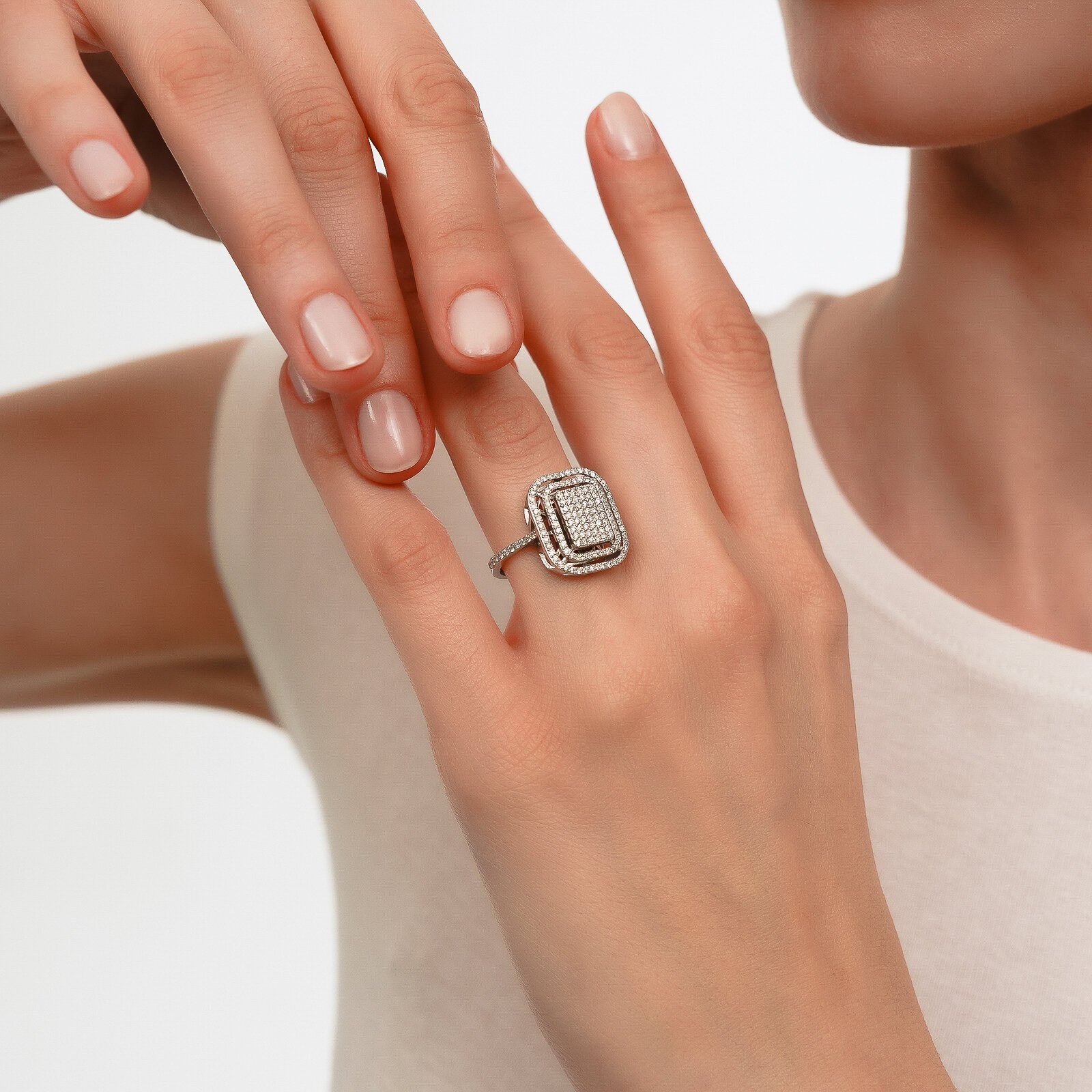 1,05 Karat Laboratuvar Pırlanta Pave Taşlı Yüzük