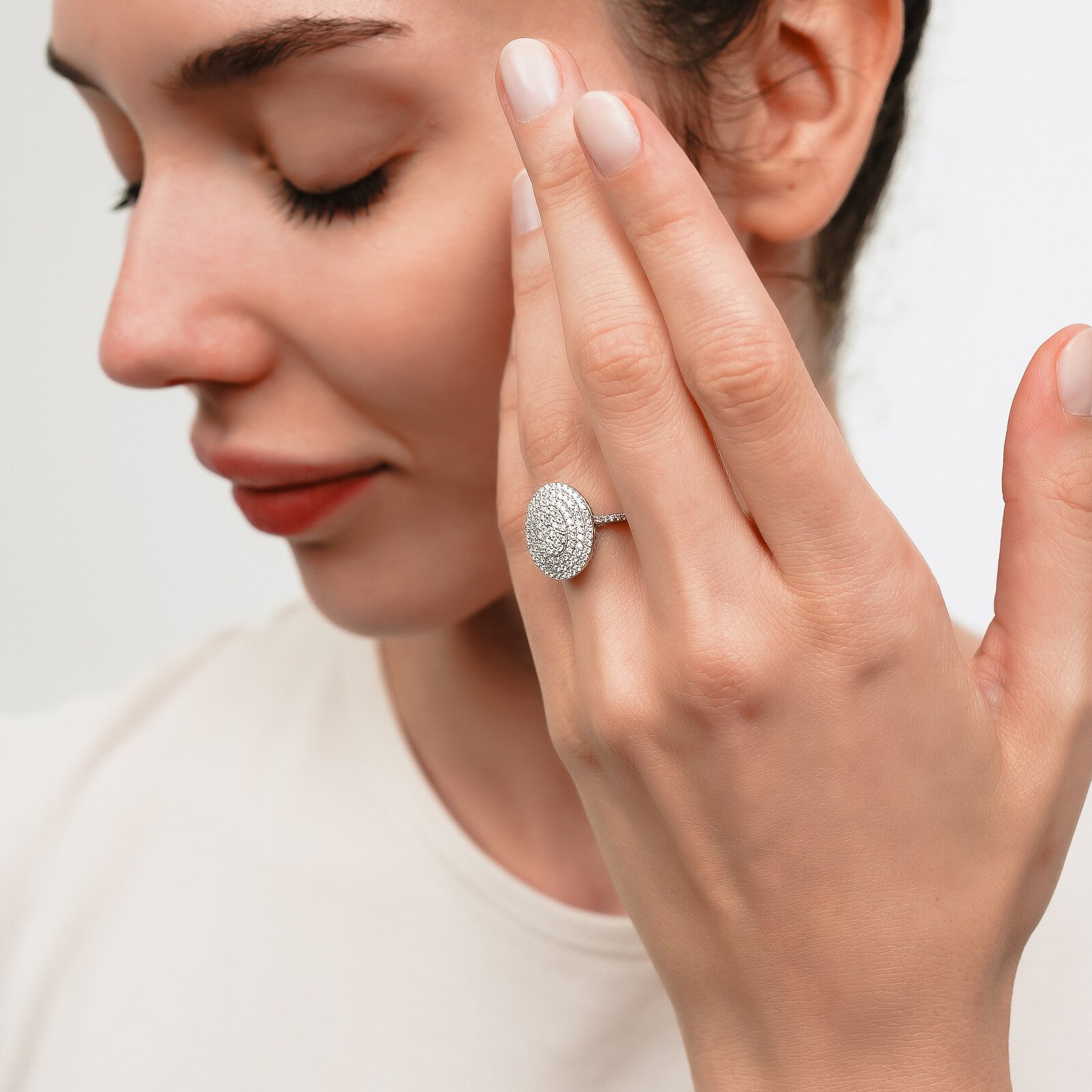 0,85 Karat Laboratuvar Pırlanta Pave Taşlı Oval Yüzük