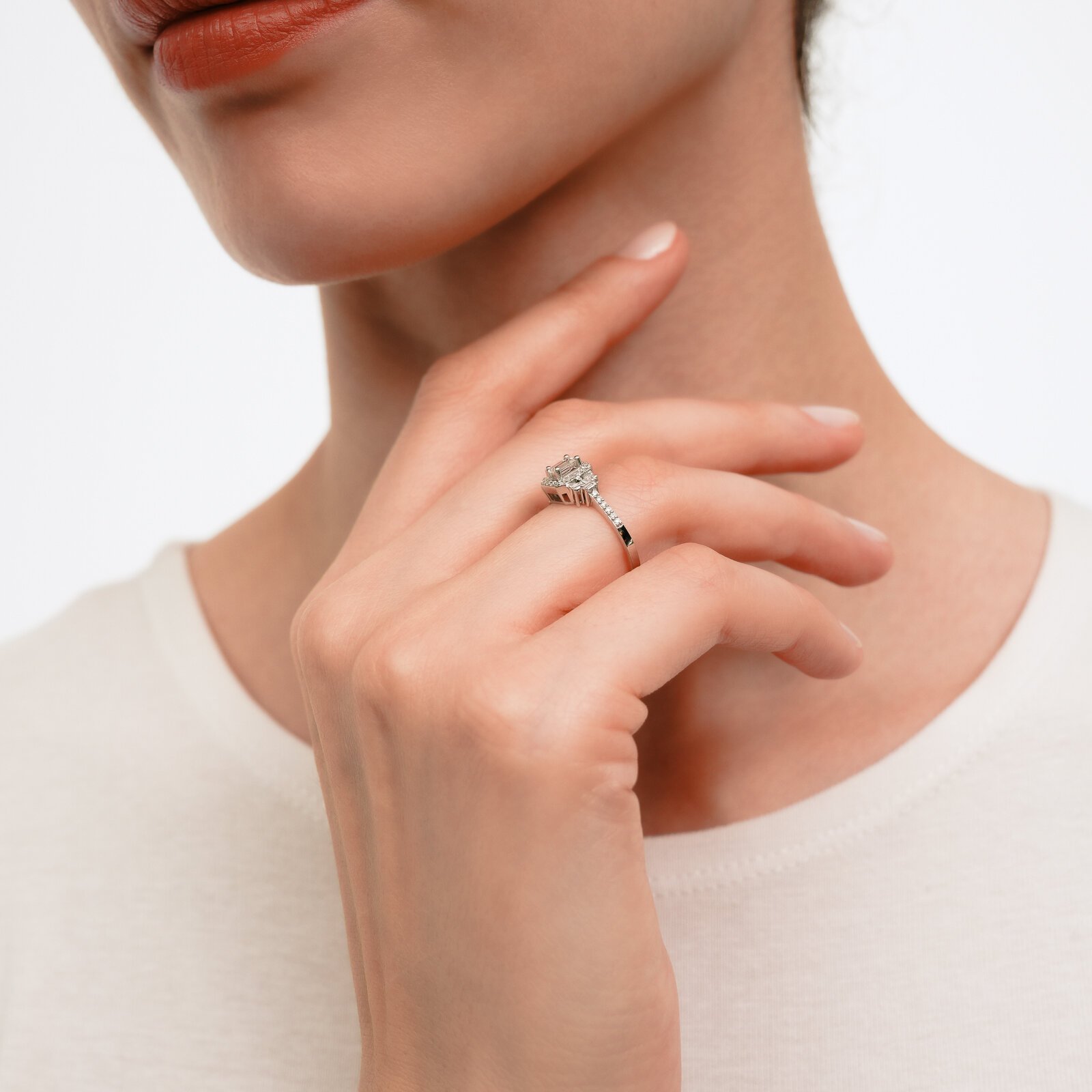 0,56 Karat Laboratuvar Pırlanta Baget Tektaş Yüzük