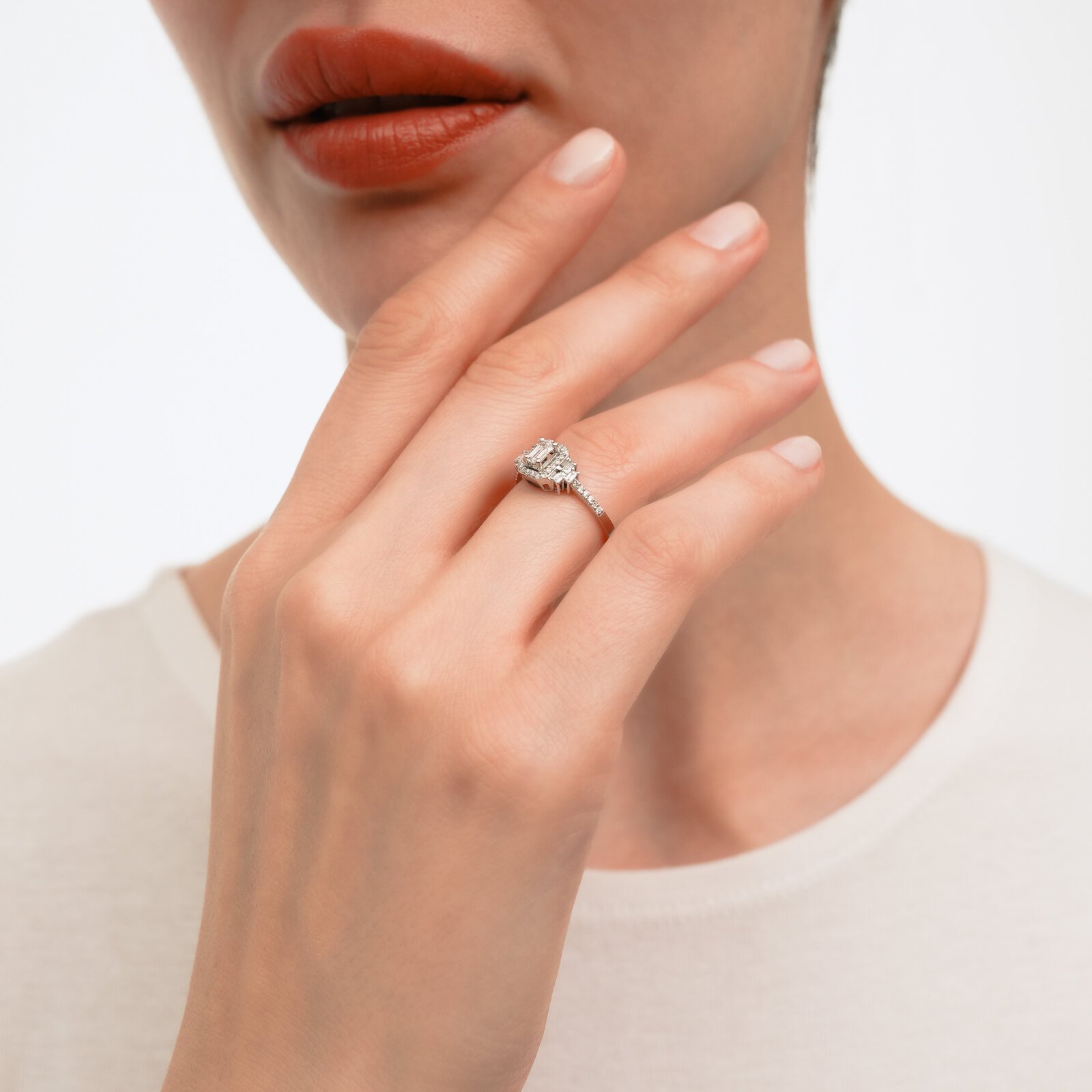 0,56 Karat Laboratuvar Pırlanta Baget Tektaş Yüzük